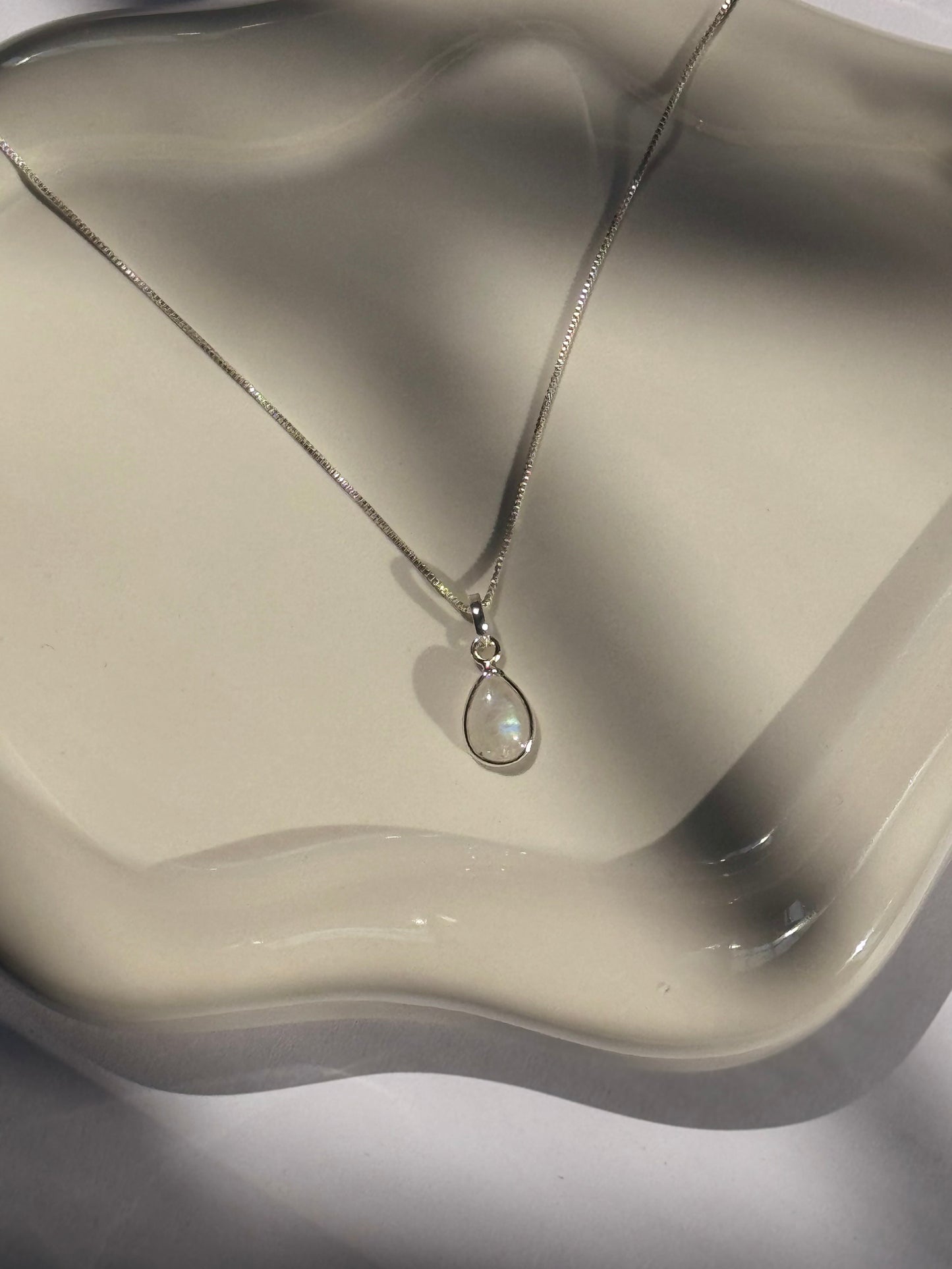 Pendentif Pierre de Lune – Intuition & Féminité