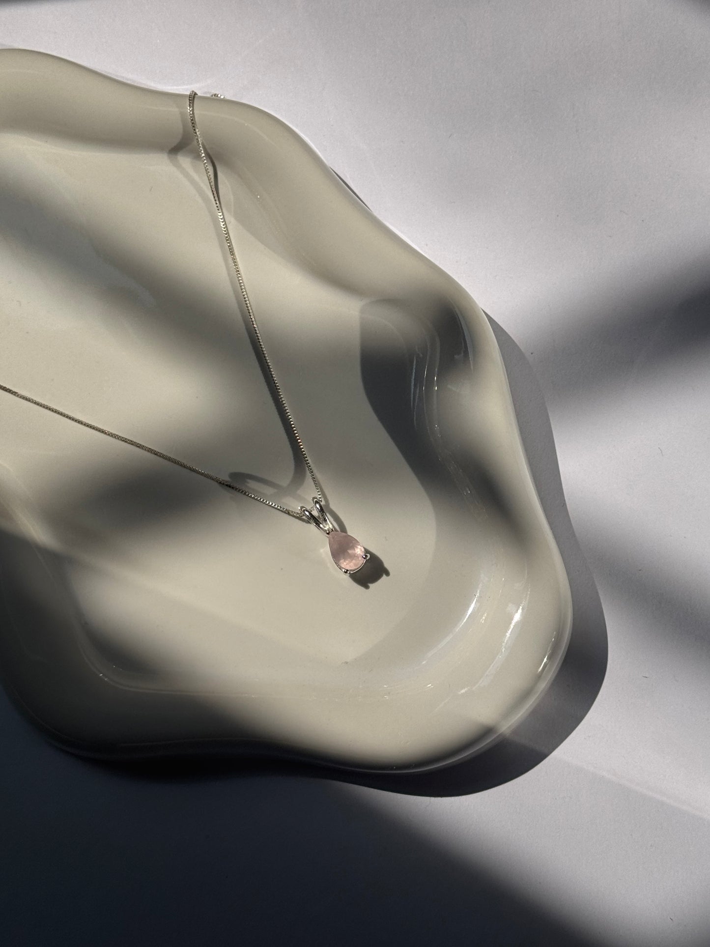 Pendentif Quartz Rose – Éclat de douceur