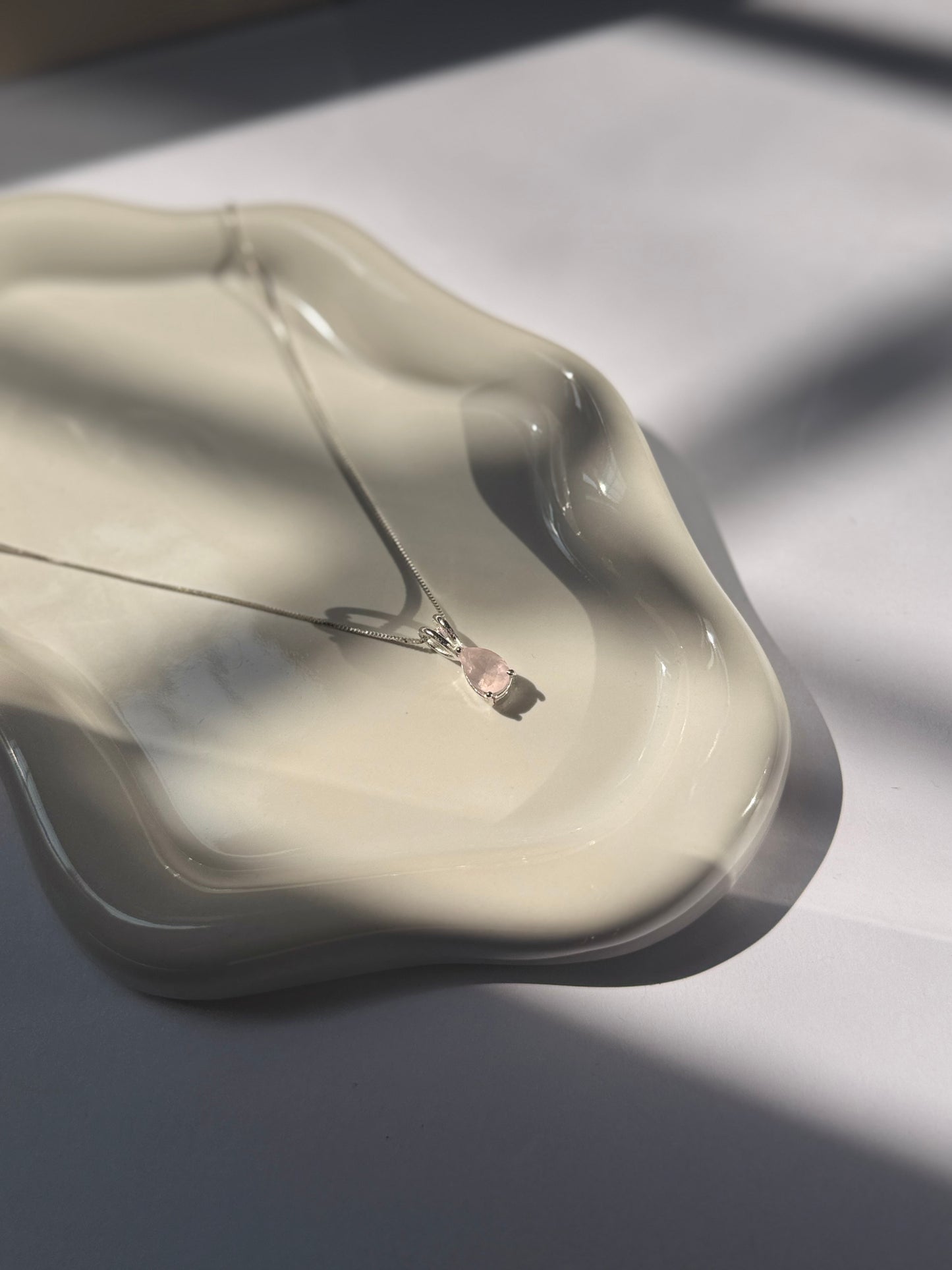 Pendentif Quartz Rose – Éclat de douceur