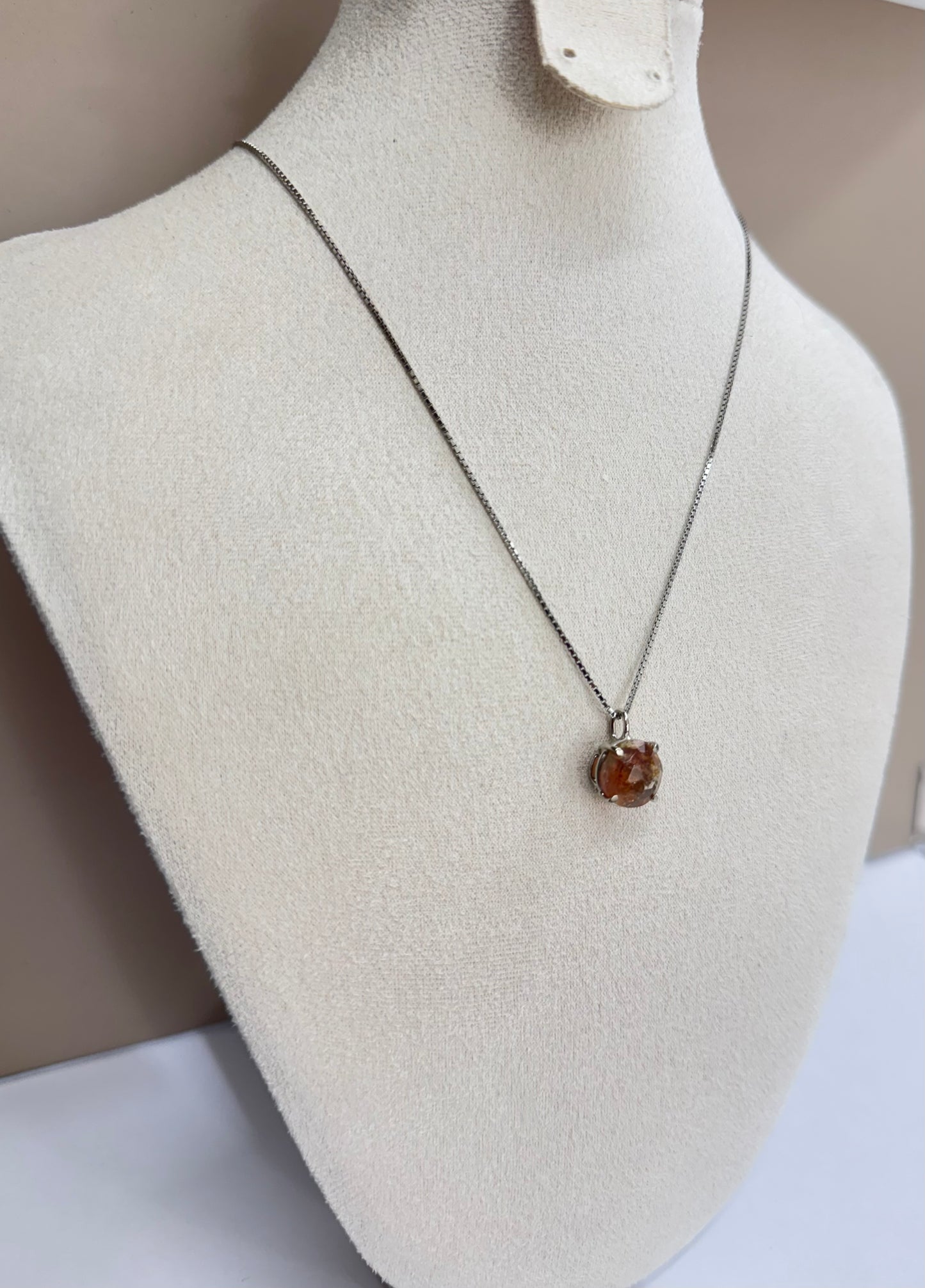 Collier Lueur d’Aurore (Pierre de Soleil)