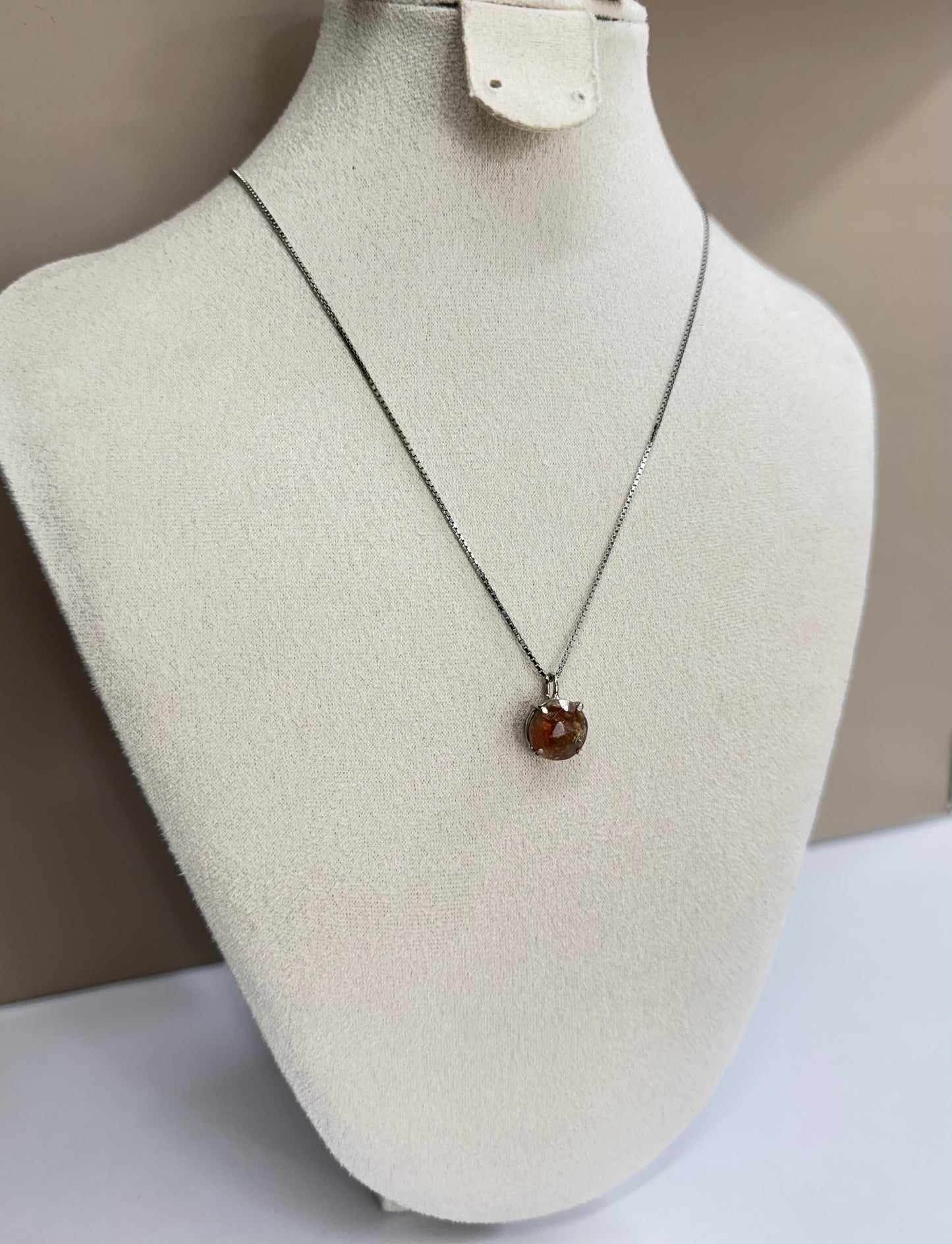 Collier Lueur d’Aurore (Pierre de Soleil)