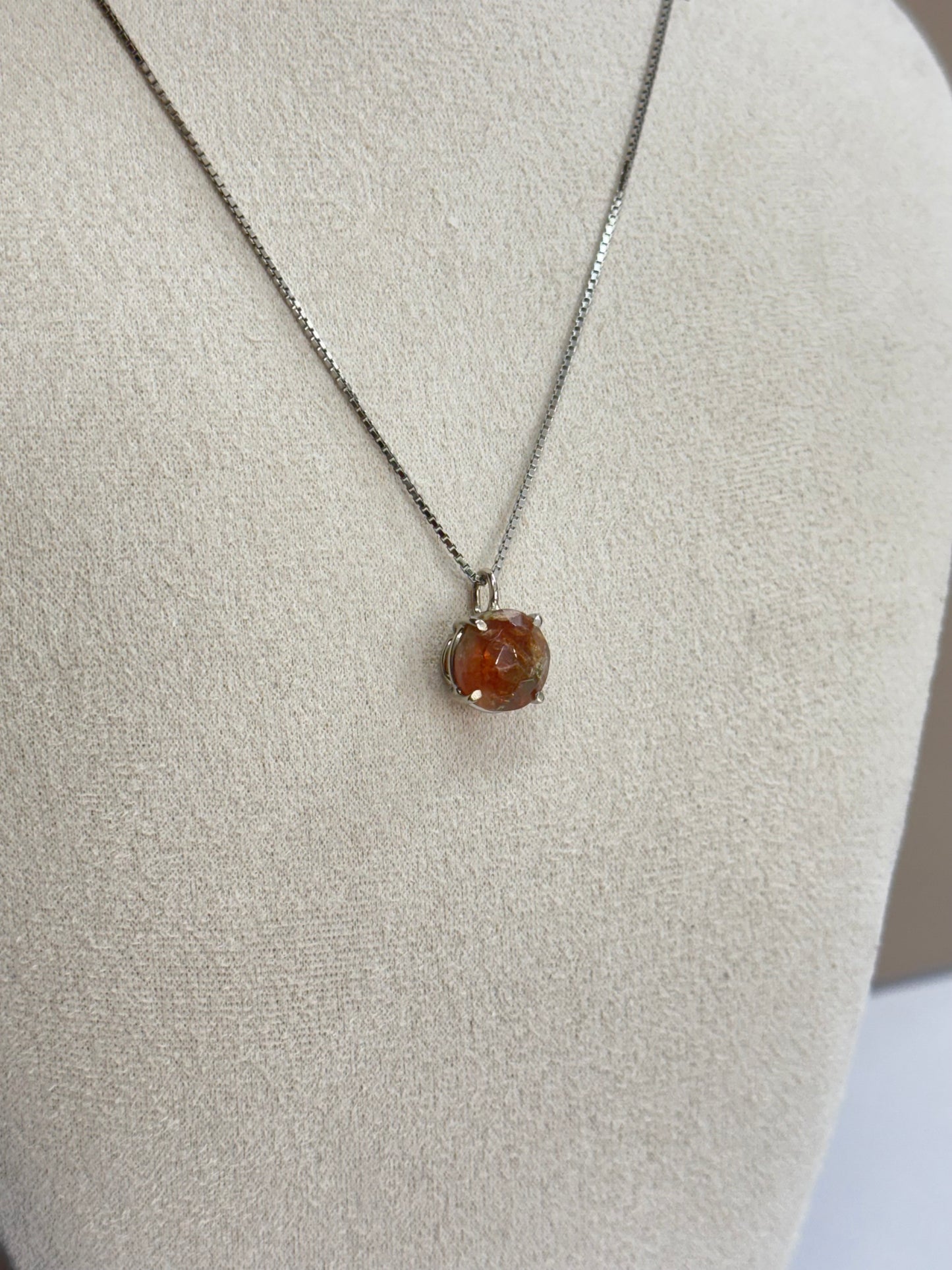 Collier Lueur d’Aurore (Pierre de Soleil)