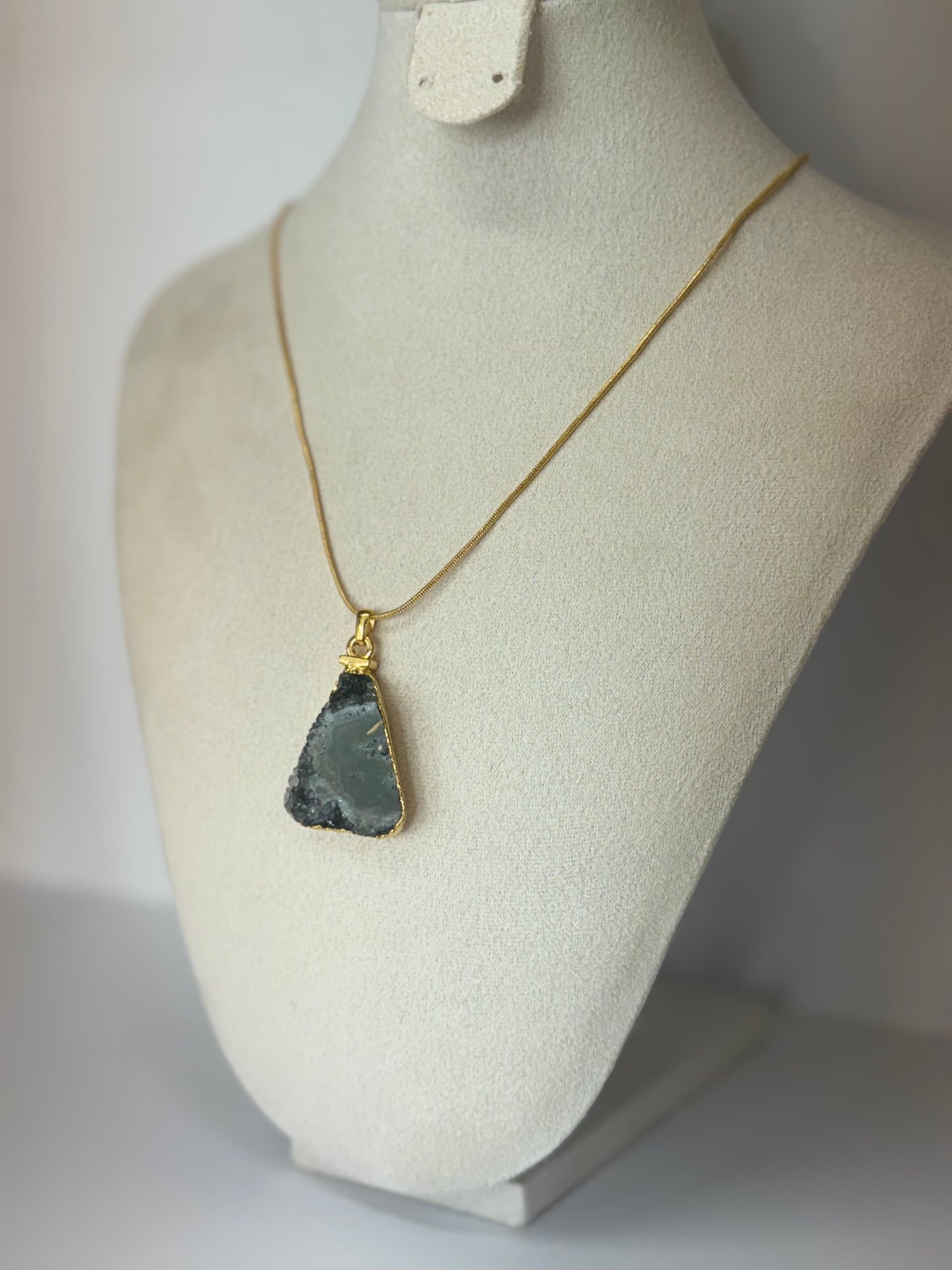 Collier Noir Étoilé