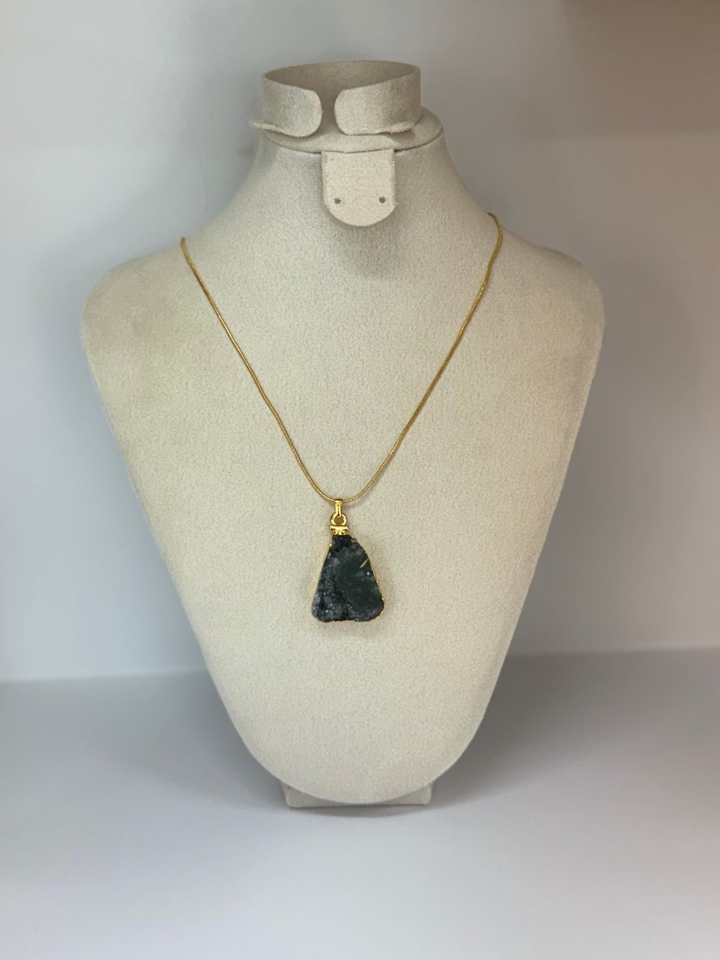 Collier Noir Étoilé