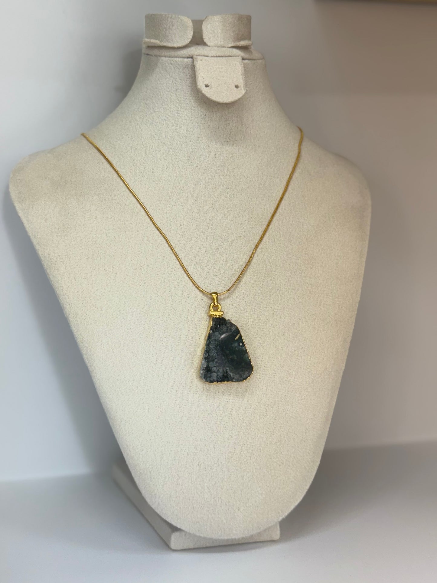 Collier Noir Étoilé