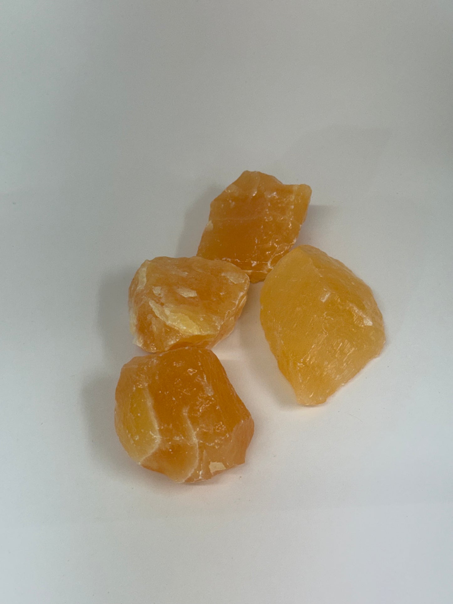 Calcite Orange Brute – Énergie, Créativité et Féminité