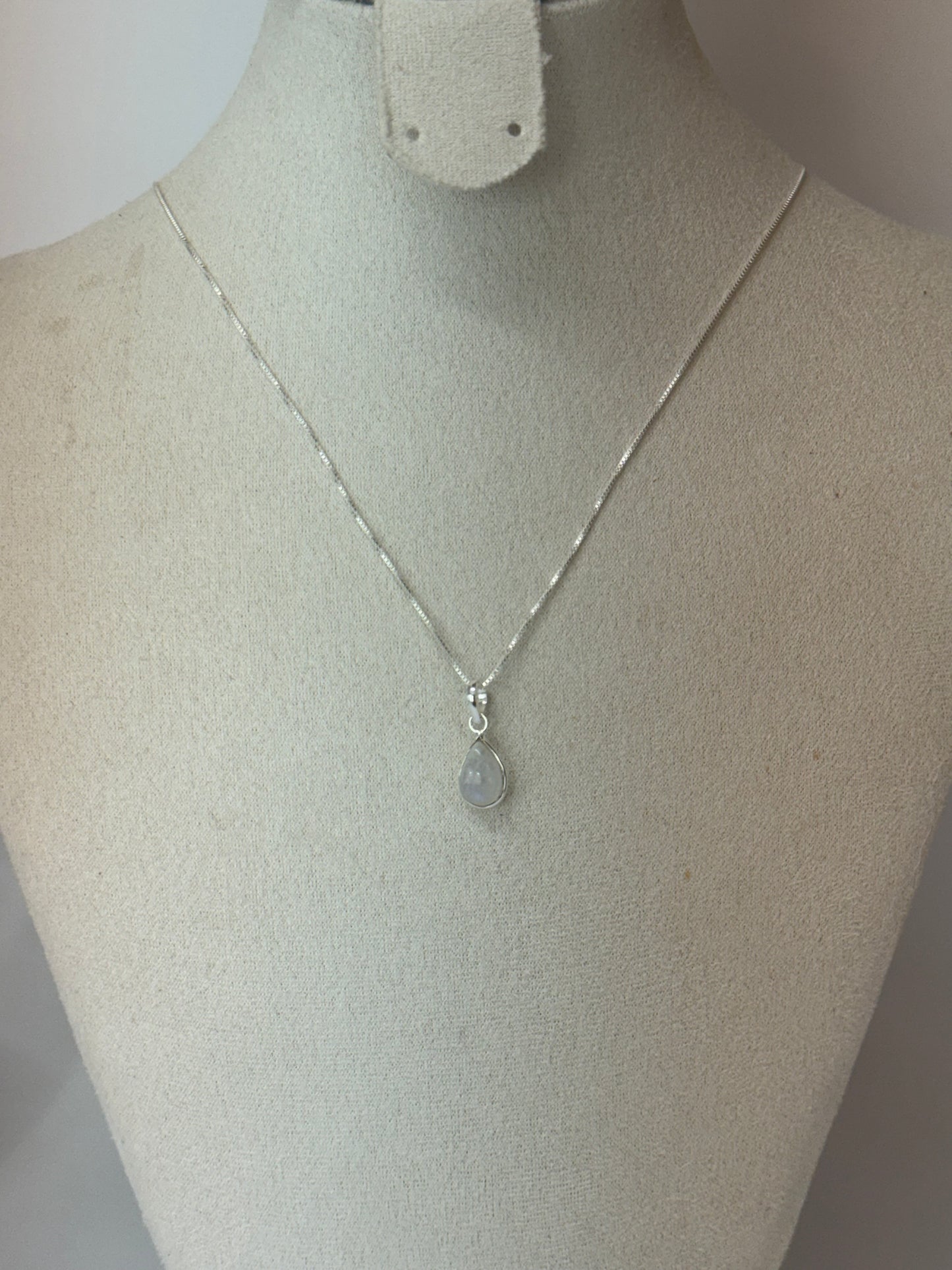 Pendentif Pierre de Lune – Intuition & Féminité