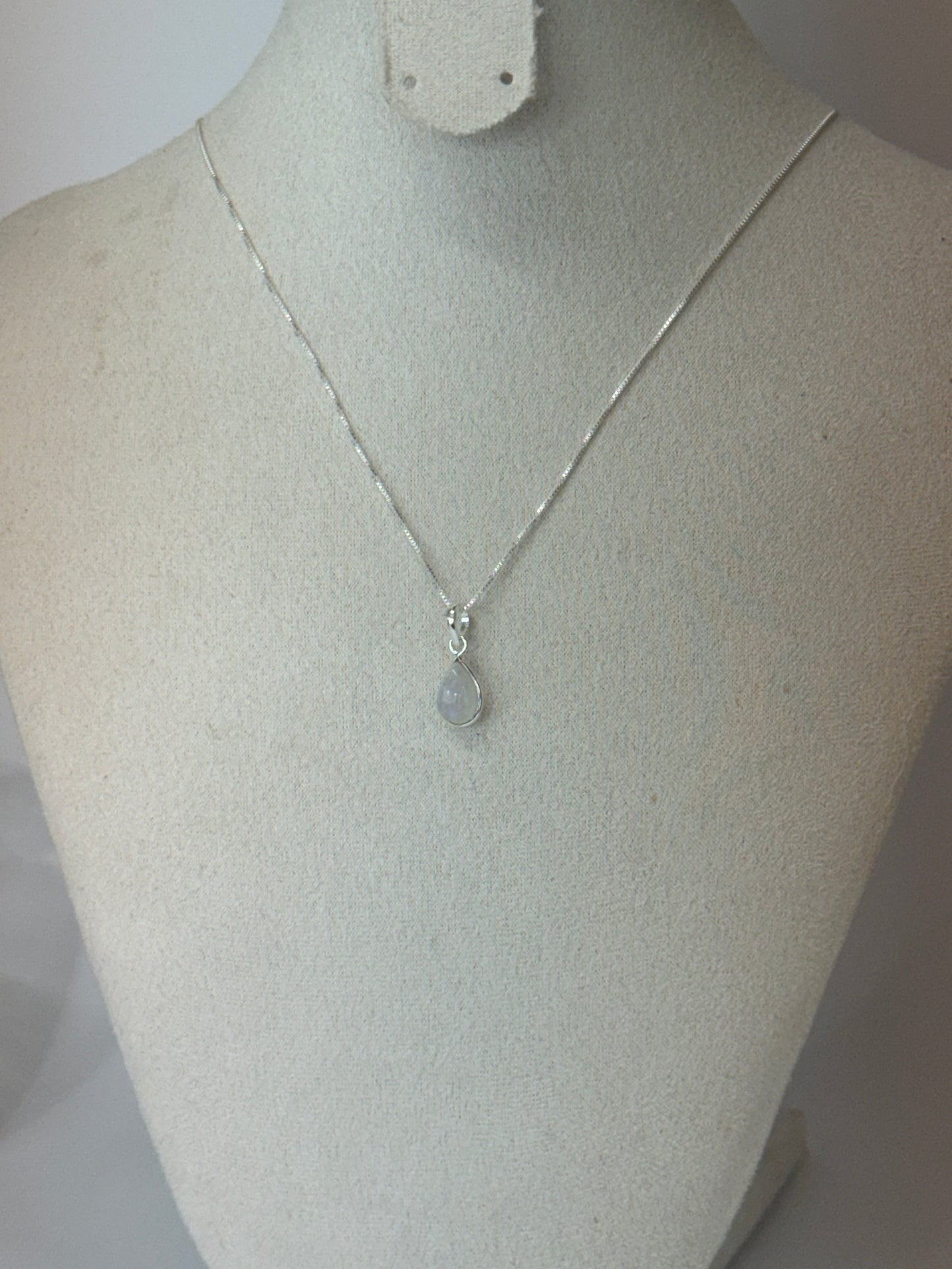 Pendentif Pierre de Lune – Intuition & Féminité