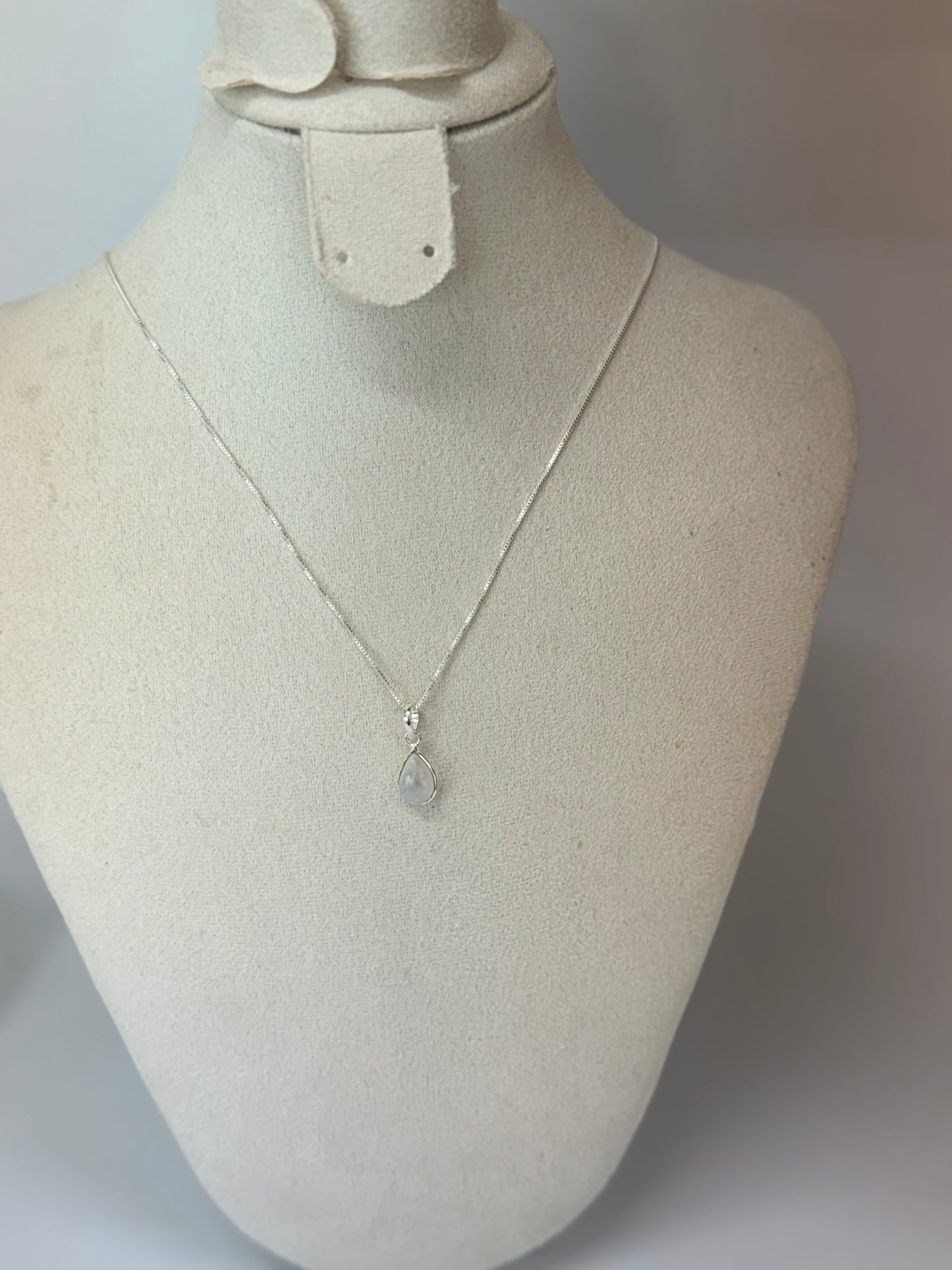 Pendentif Pierre de Lune – Intuition & Féminité