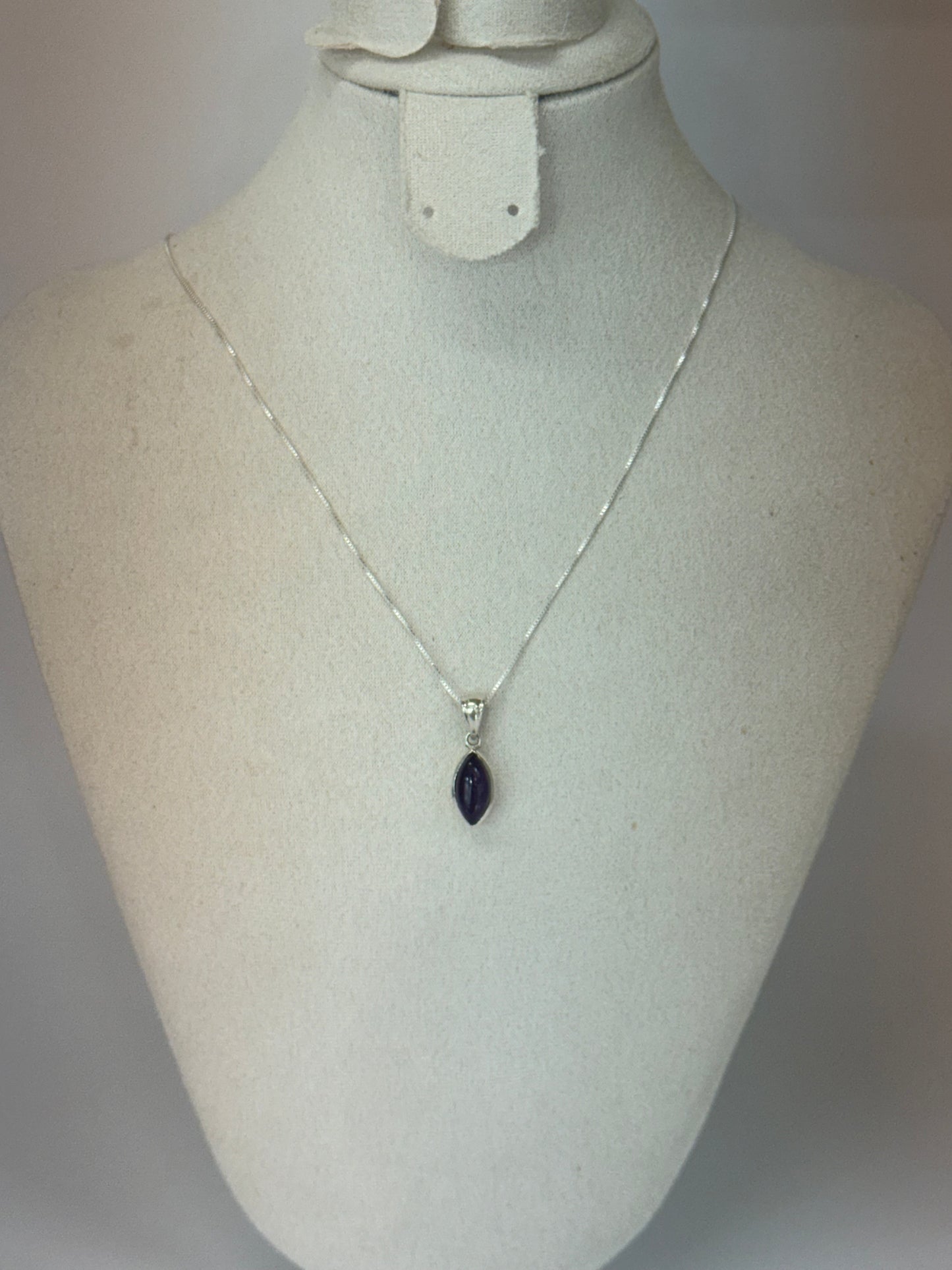 Pendentif Améthyste – Élégance en Forme de Navette