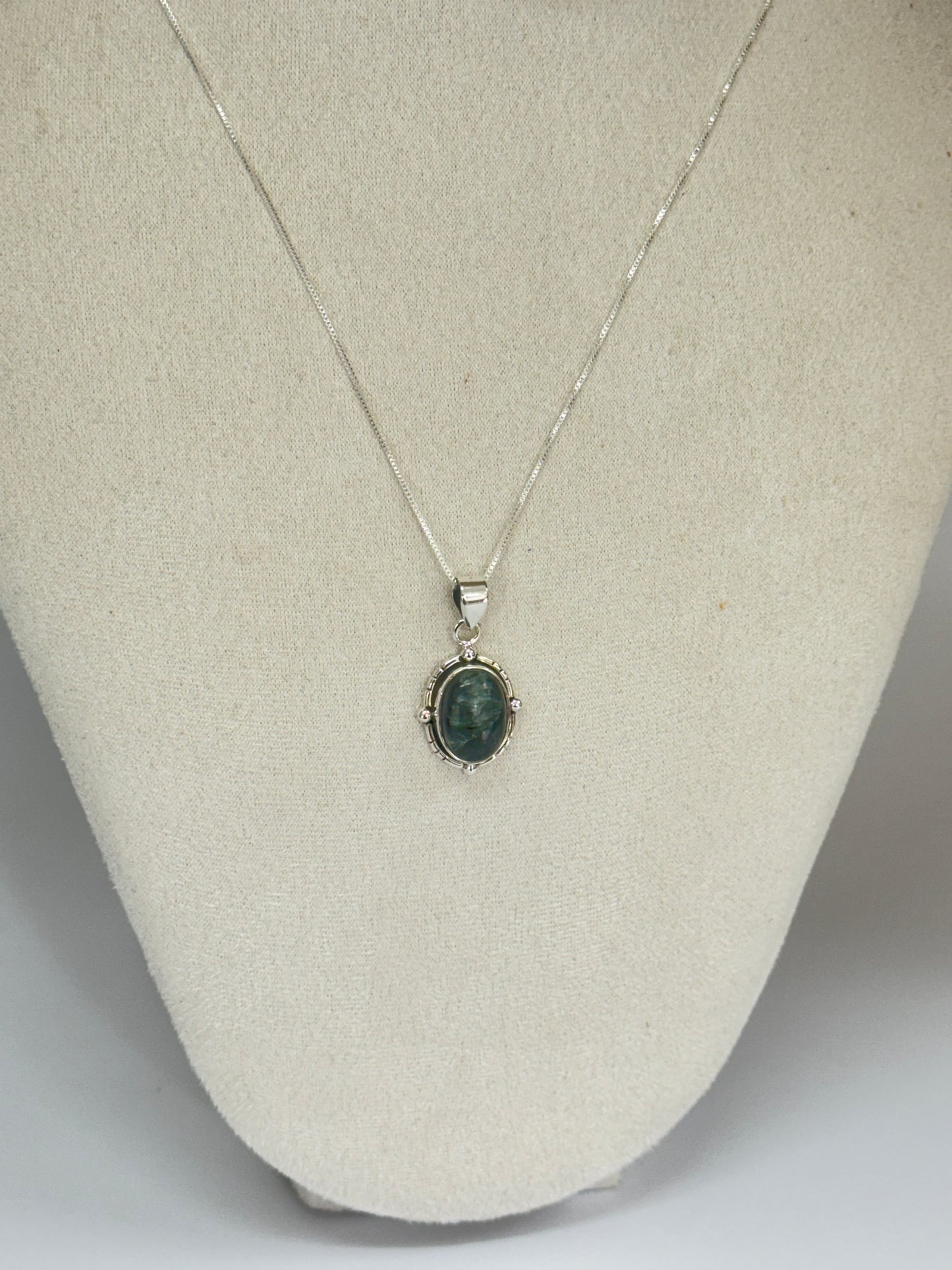 Pendentif en Séraphinite naturelle