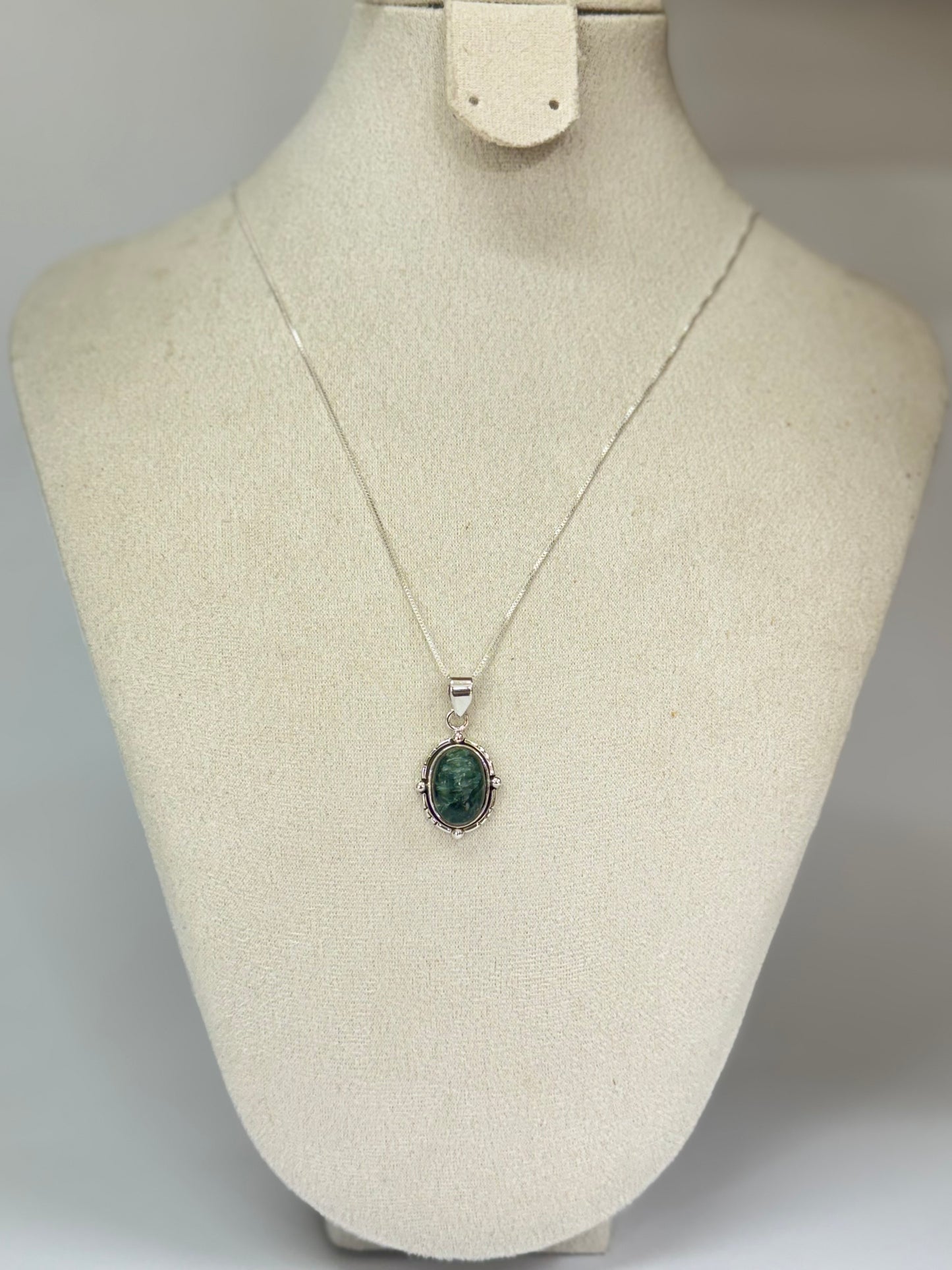 Pendentif en Séraphinite naturelle