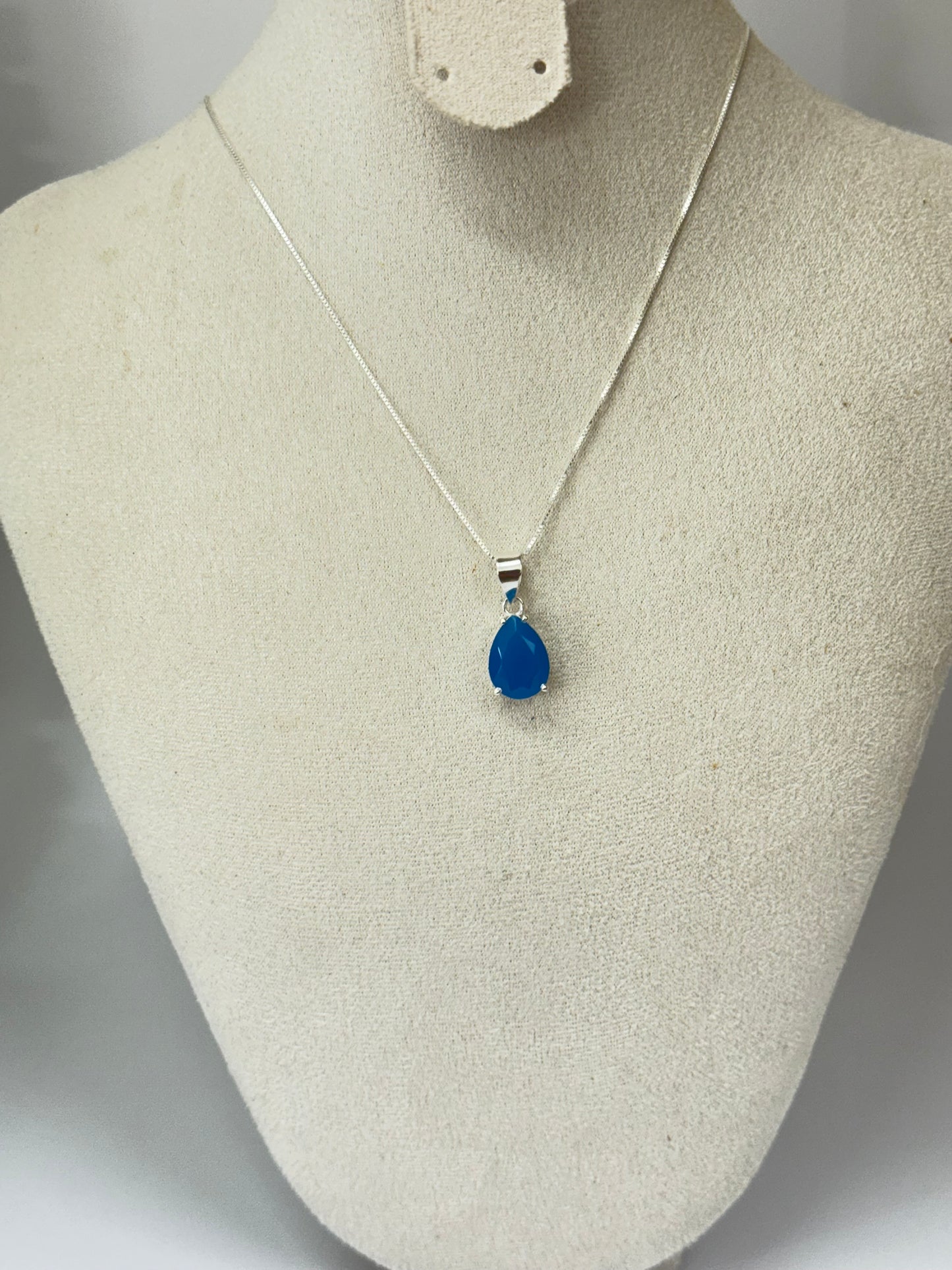 Pendentif en Cyanite bleue facettée