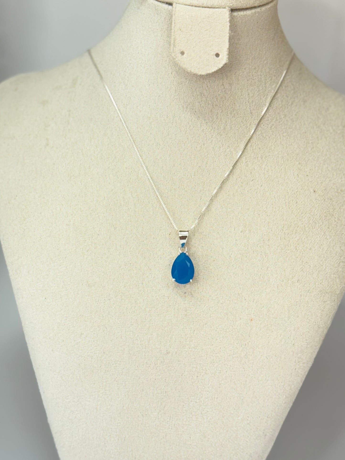 Pendentif en Cyanite bleue facettée
