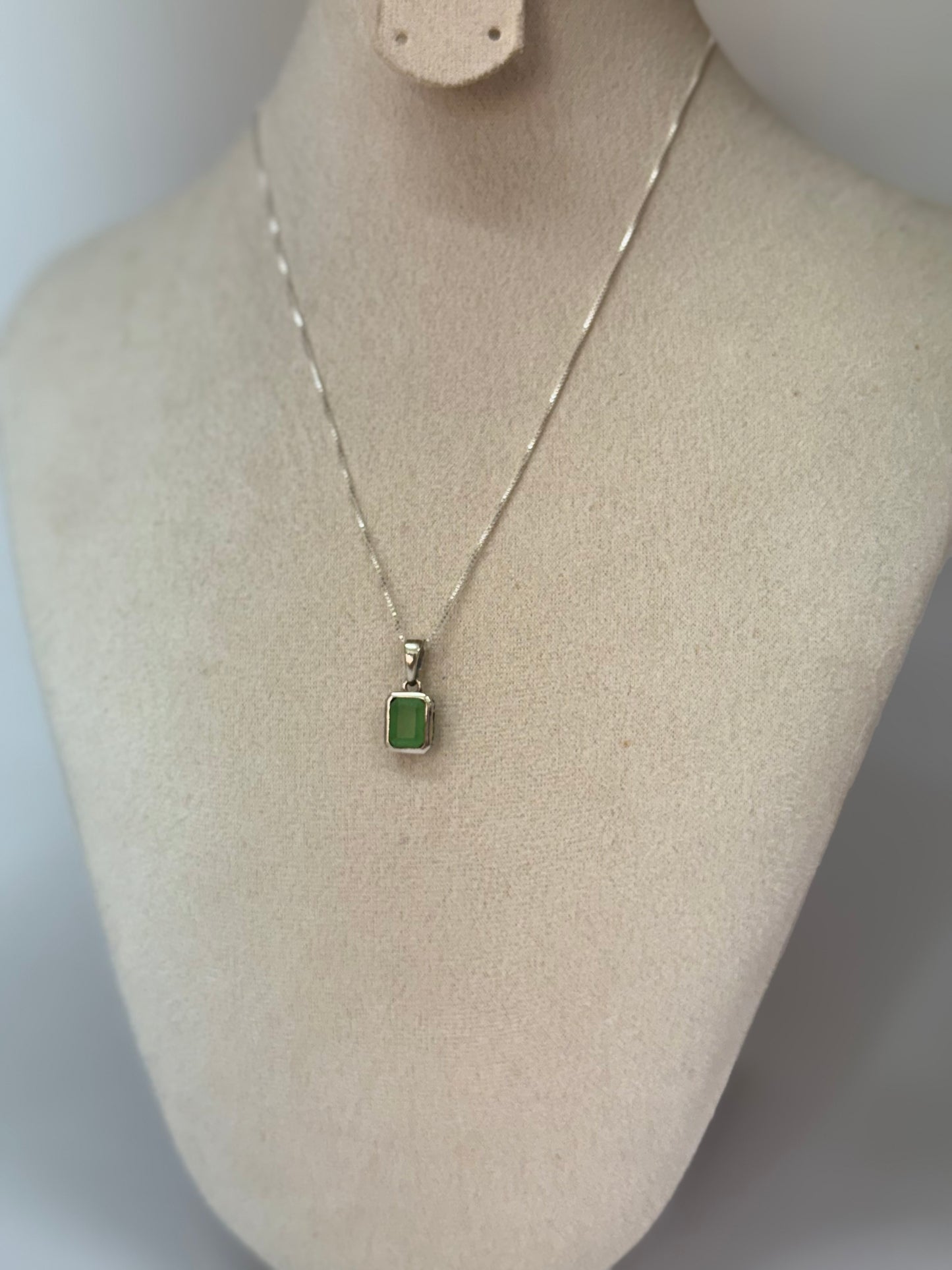Pendentif Jade Vert – Harmonie & Prospérité