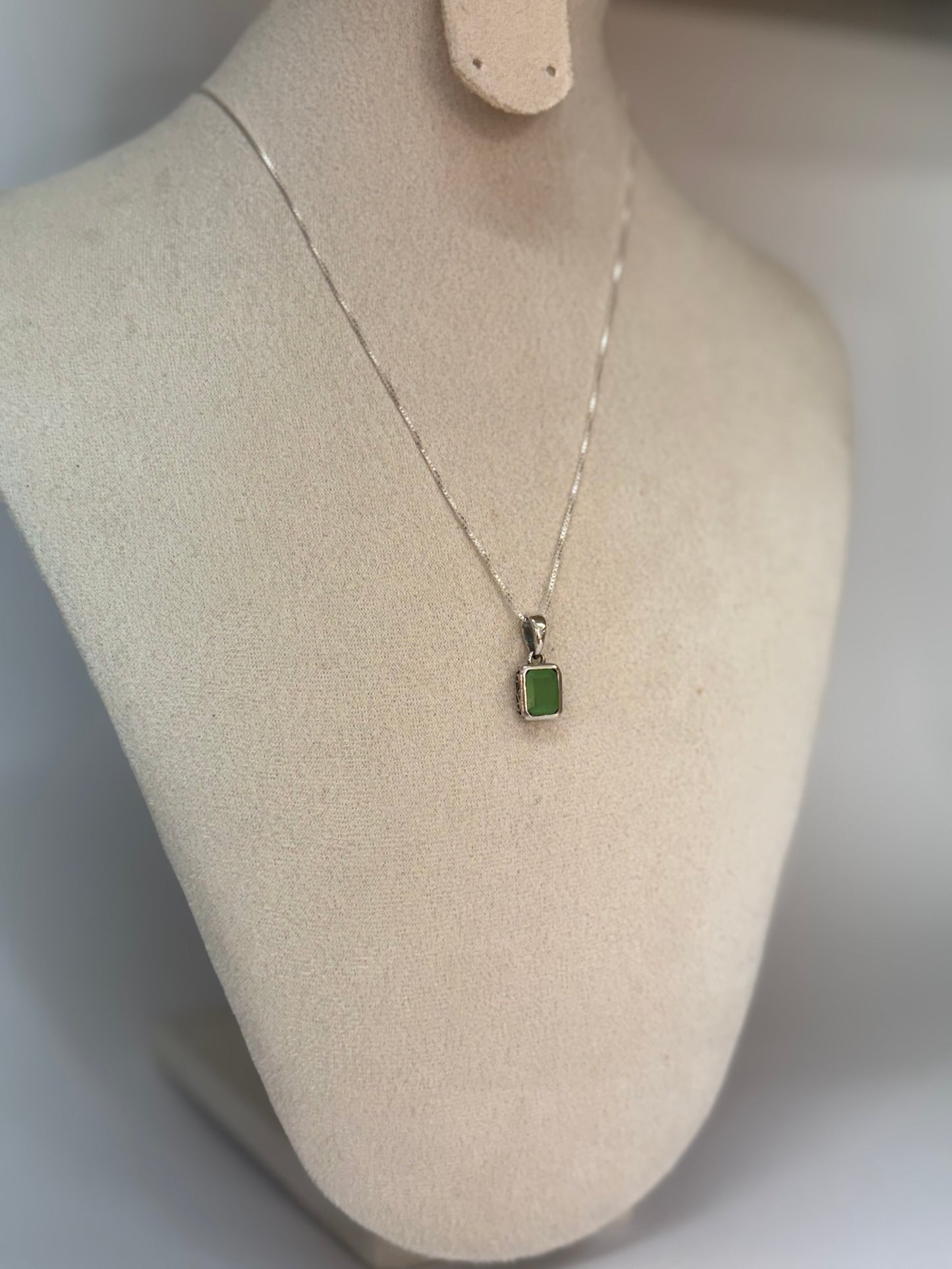 Pendentif Jade Vert – Harmonie & Prospérité