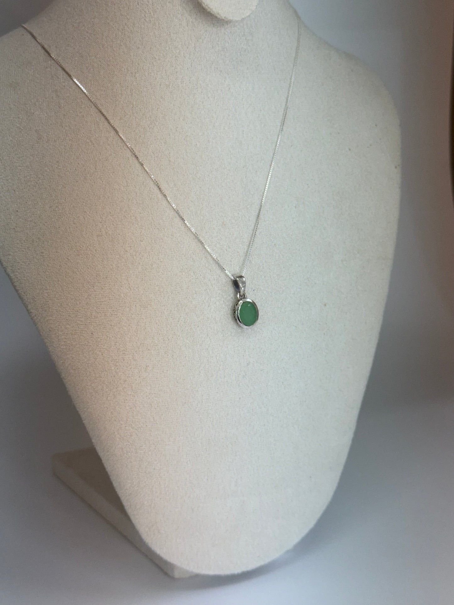 Pendentif Jade Vert Ovale – Équilibre & Protection