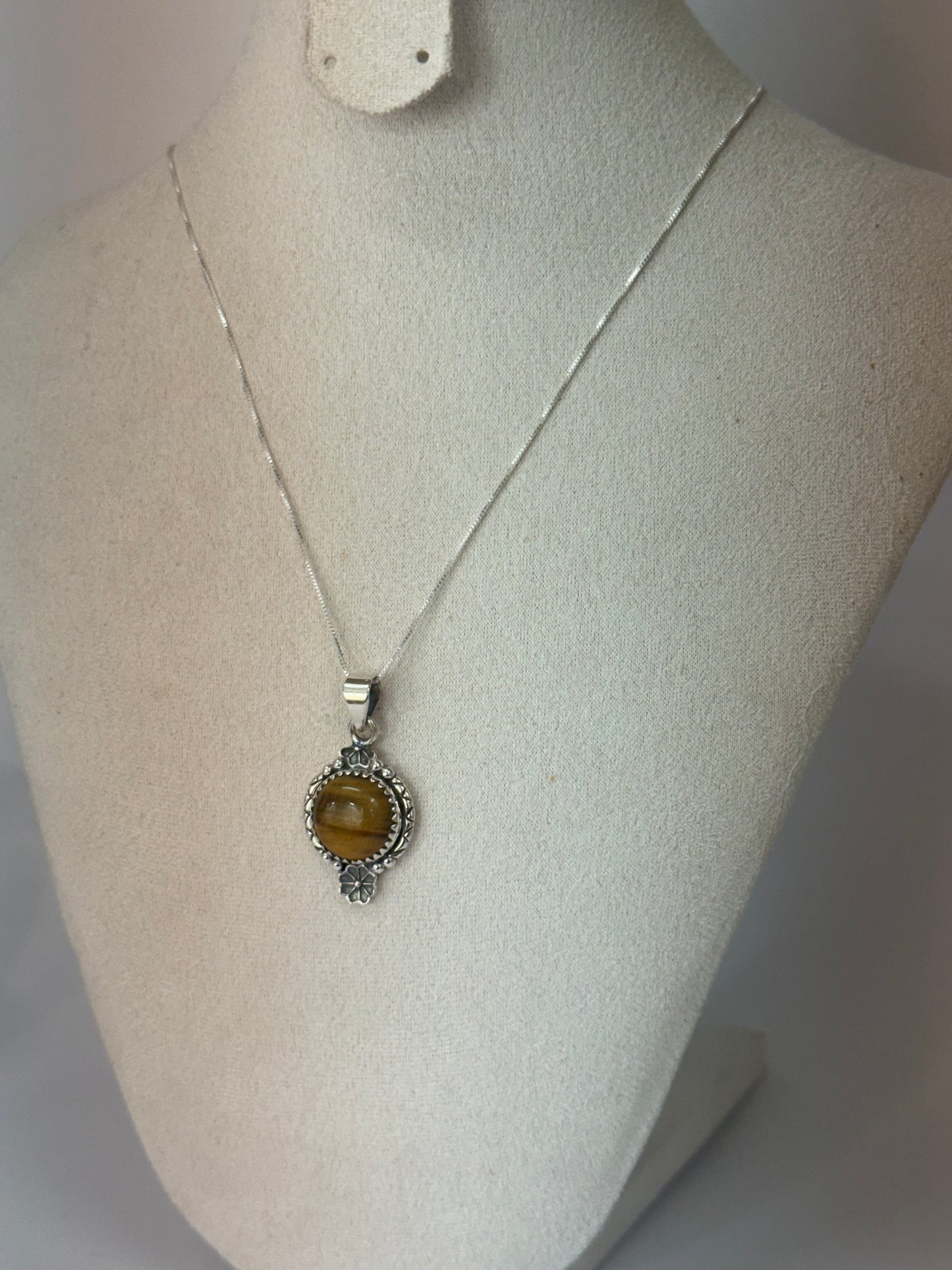 Pendentif Œil de Tigre – Force & Protection
