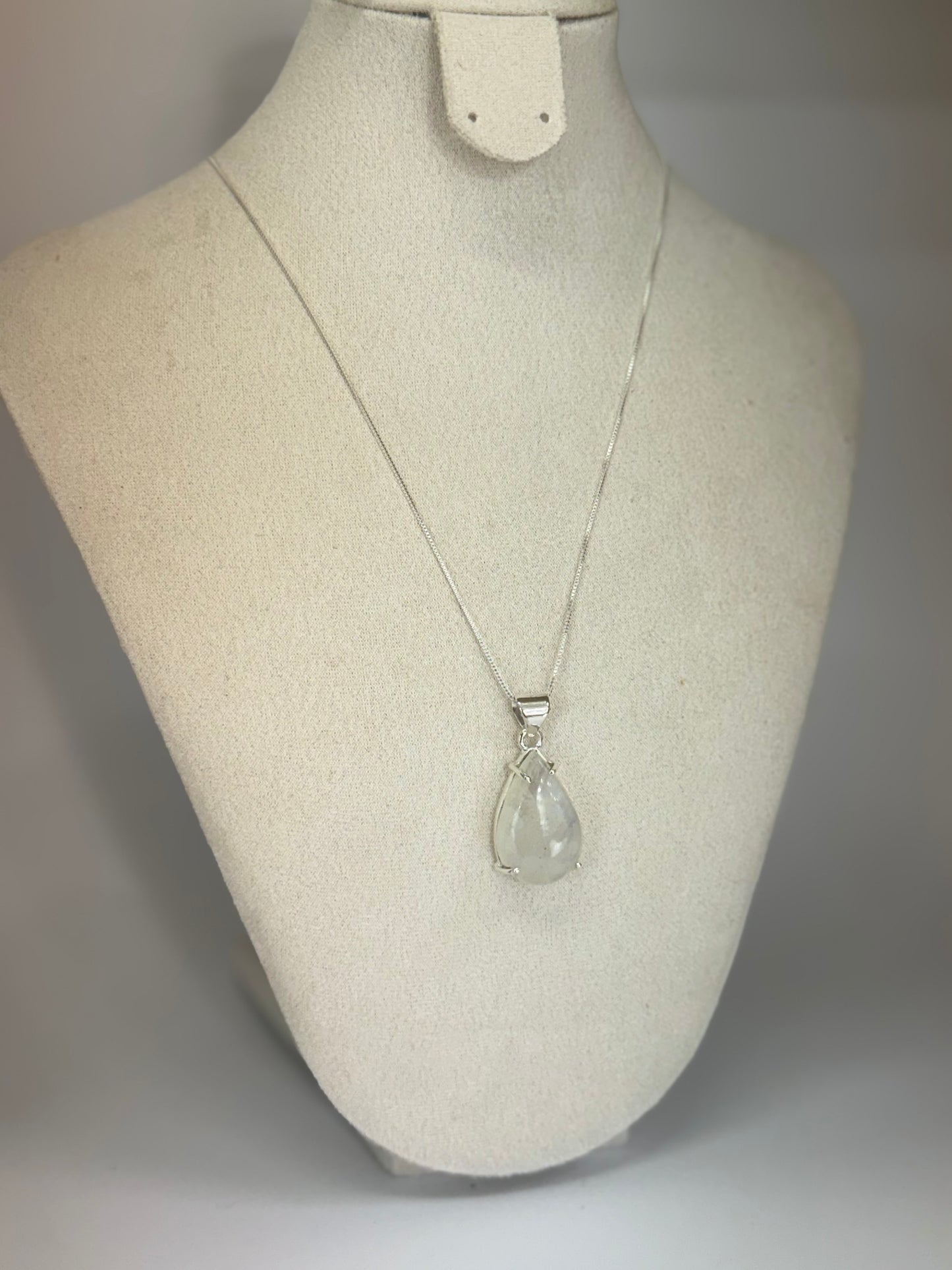 Pendentif Pierre de Lune – Intuition & Féminité