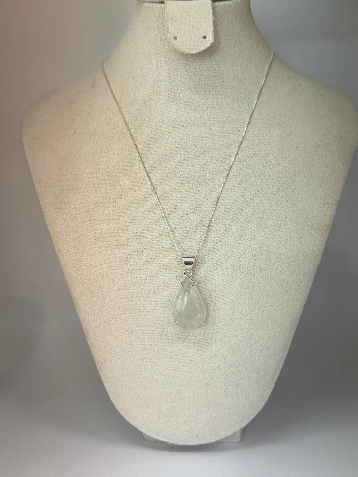Pendentif Pierre de Lune – Intuition & Féminité