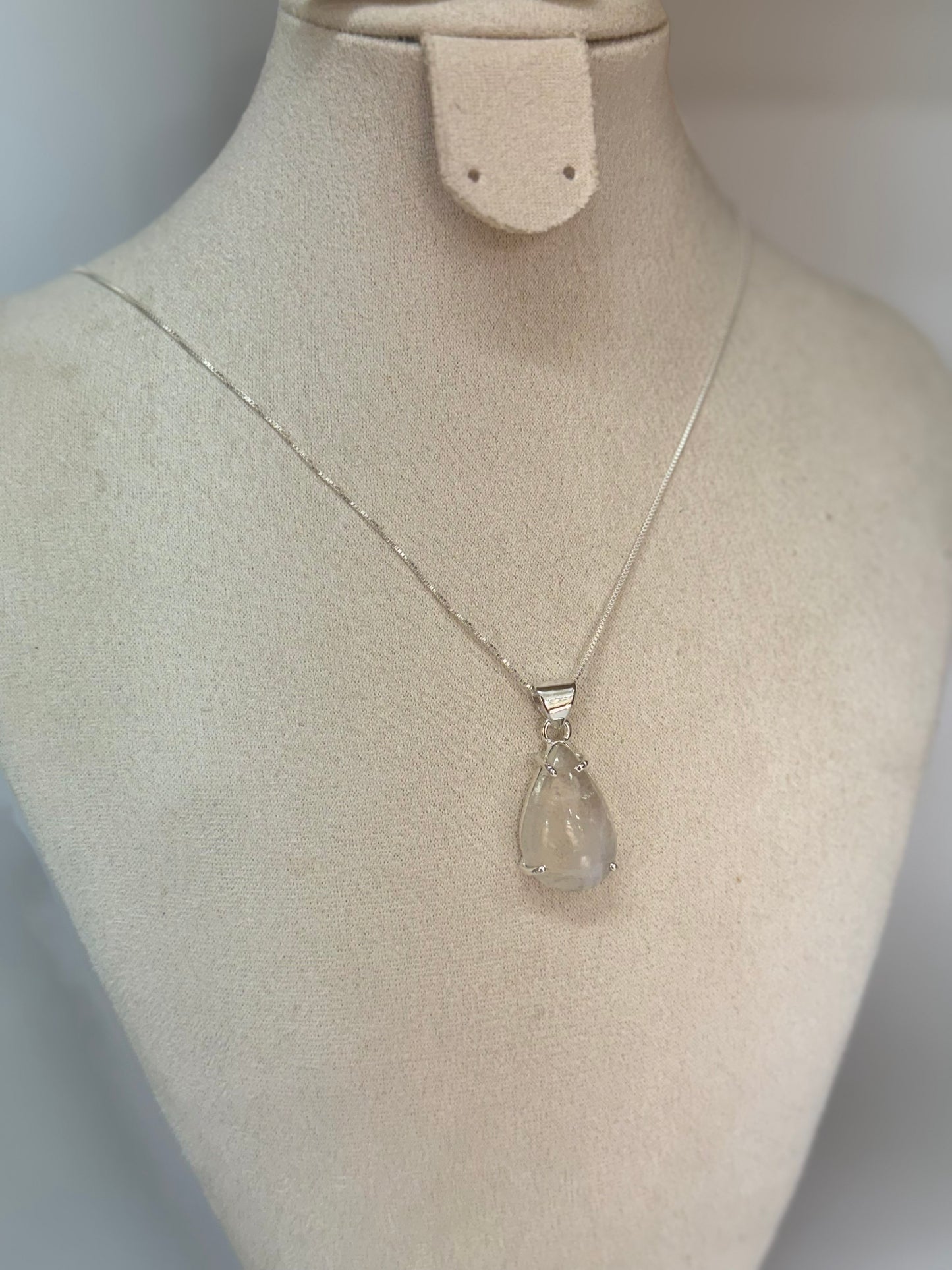 Pendentif Pierre de Lune – Intuition & Féminité