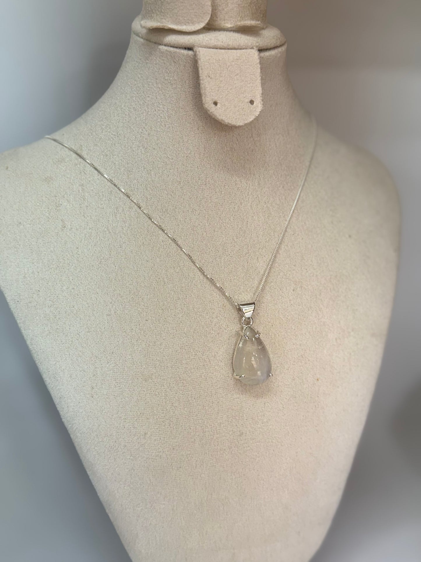 Pendentif Pierre de Lune – Intuition & Féminité