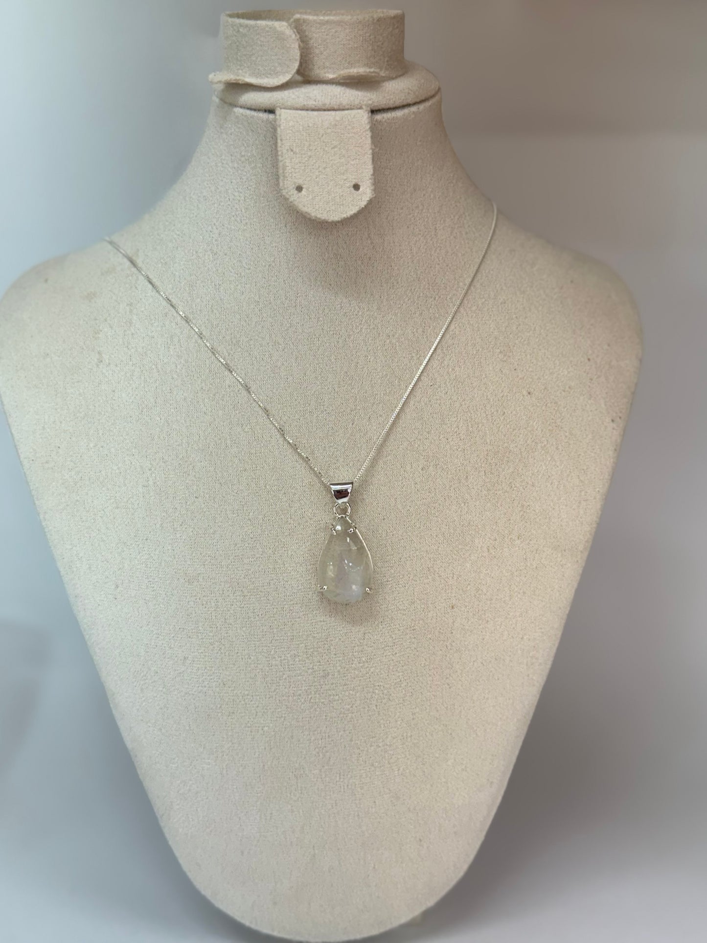 Pendentif Pierre de Lune – Intuition & Féminité