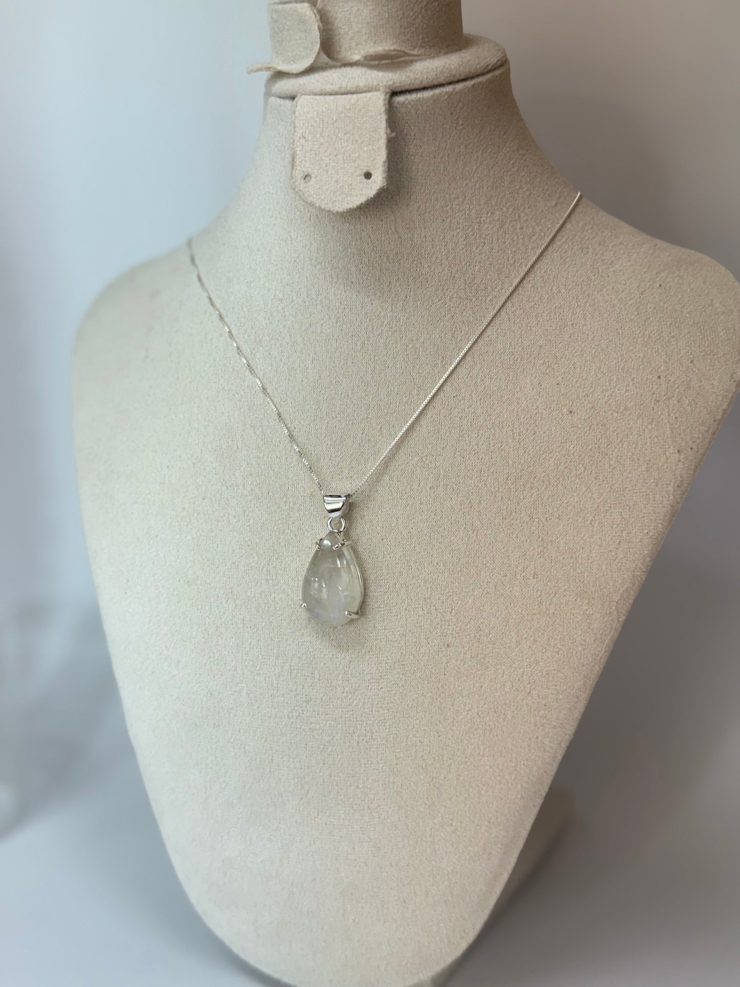 Pendentif Pierre de Lune – Intuition & Féminité