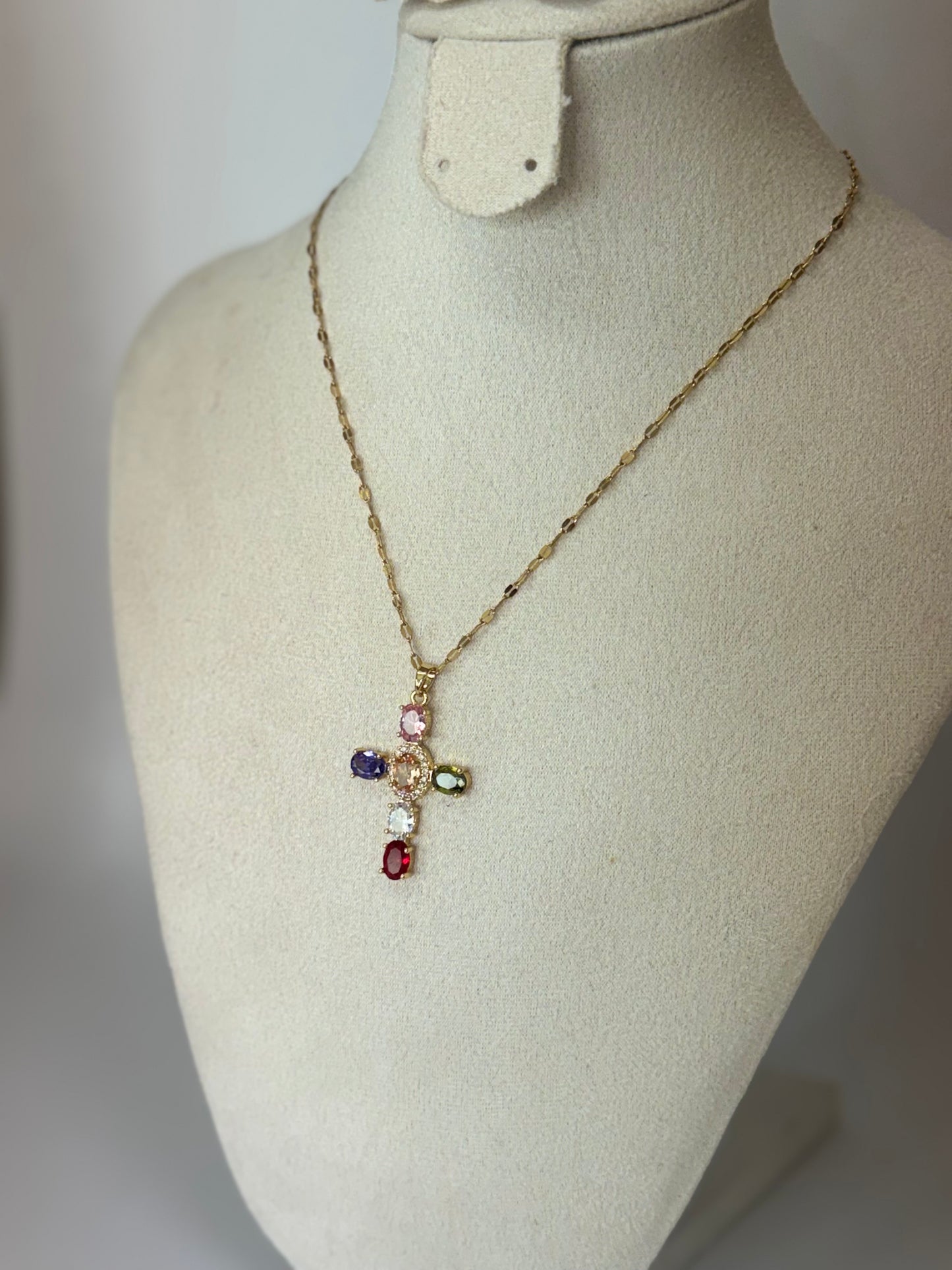 Collier Croix Multicolore – Éclat Arc-en-Ciel