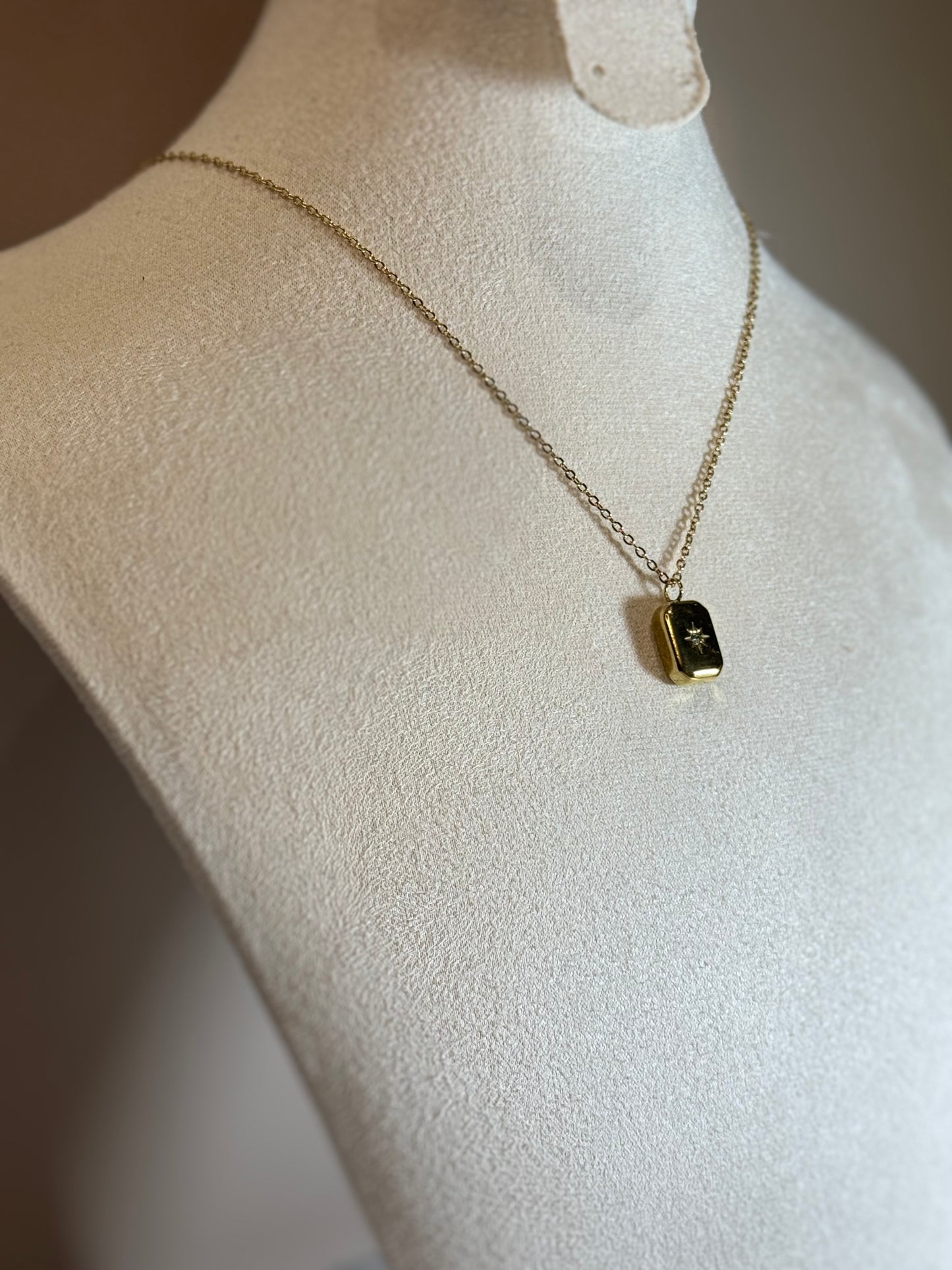Collier Étoile Dorée