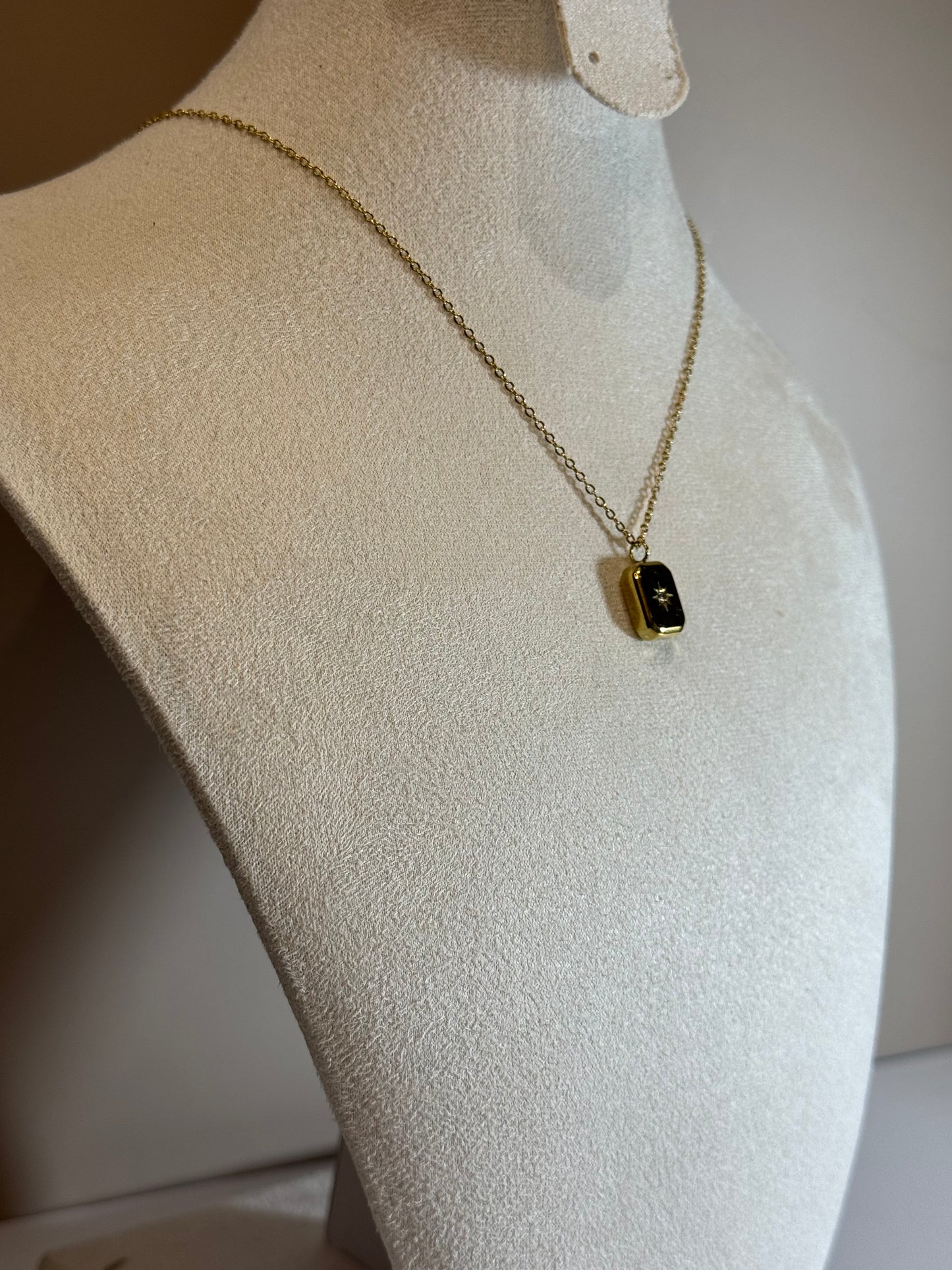 Collier Étoile Dorée