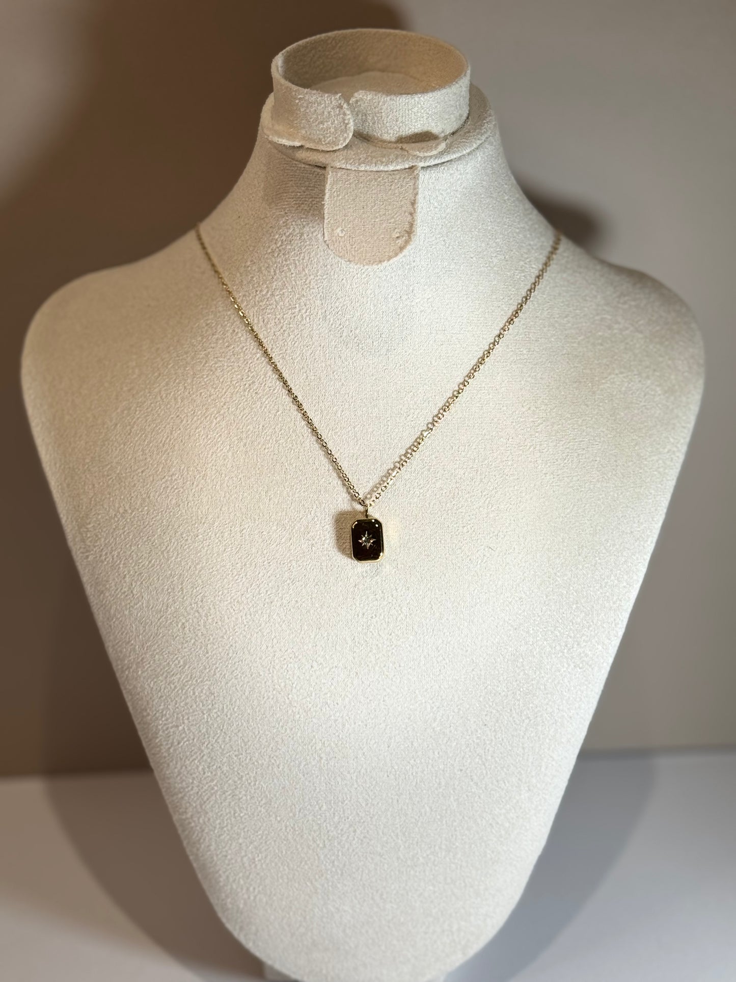 Collier Étoile Dorée