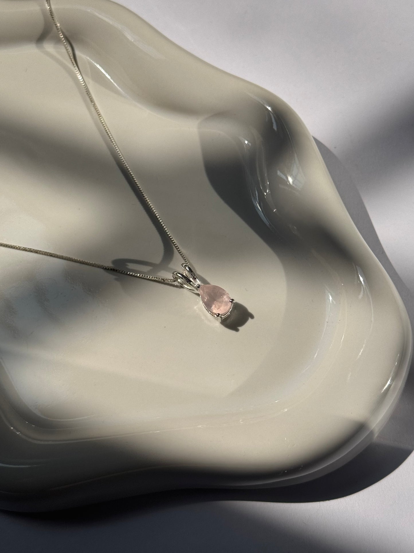 Pendentif Quartz Rose – Éclat de douceur