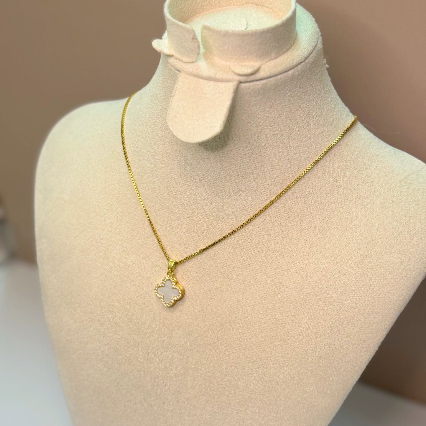 Collier Fleur D'Elise Blanche