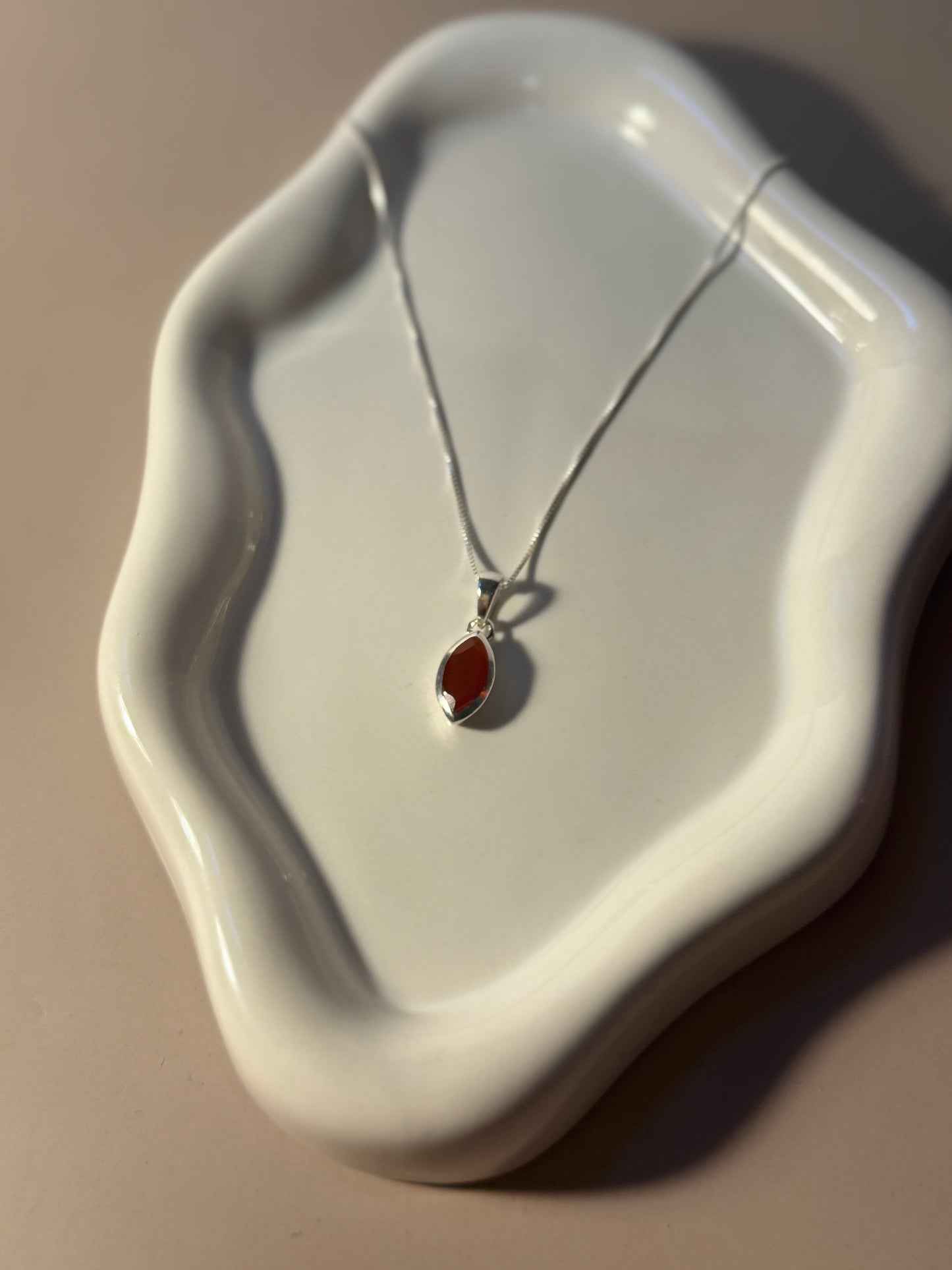 Collier en Cornaline – Monture argentée