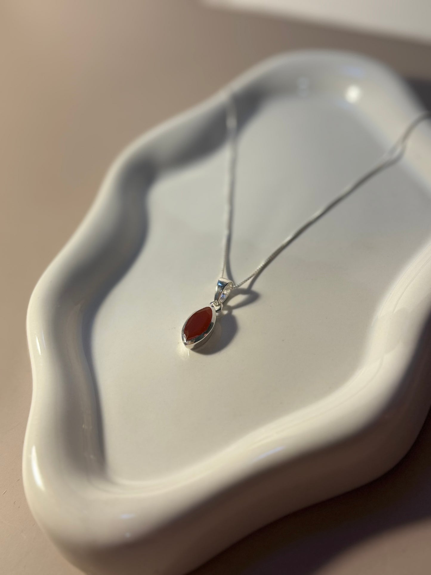 Collier en Cornaline – Monture argentée