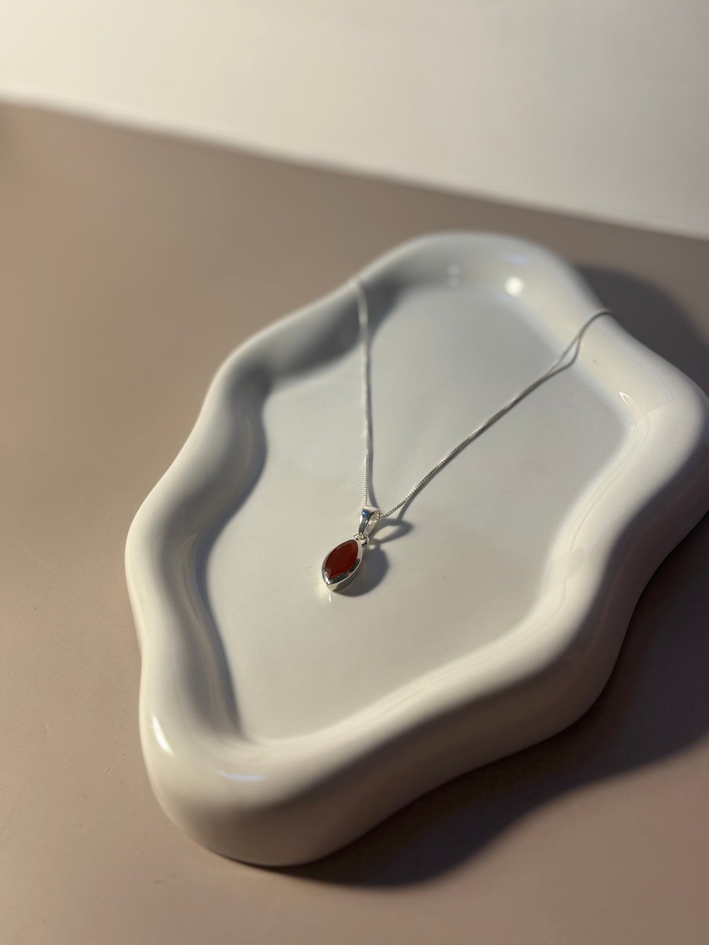 Collier en Cornaline – Monture argentée