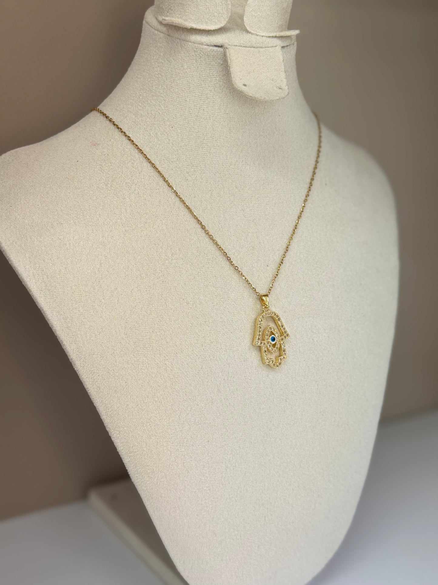 Collier Main Protectrice