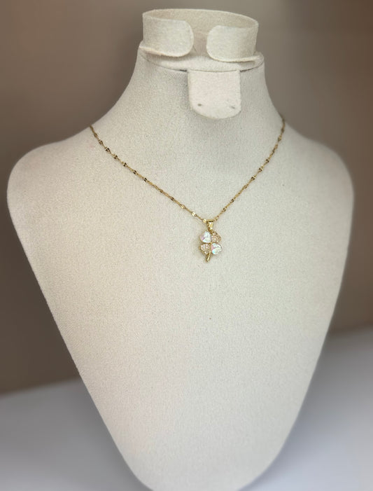 Collier Trèfle Opaline