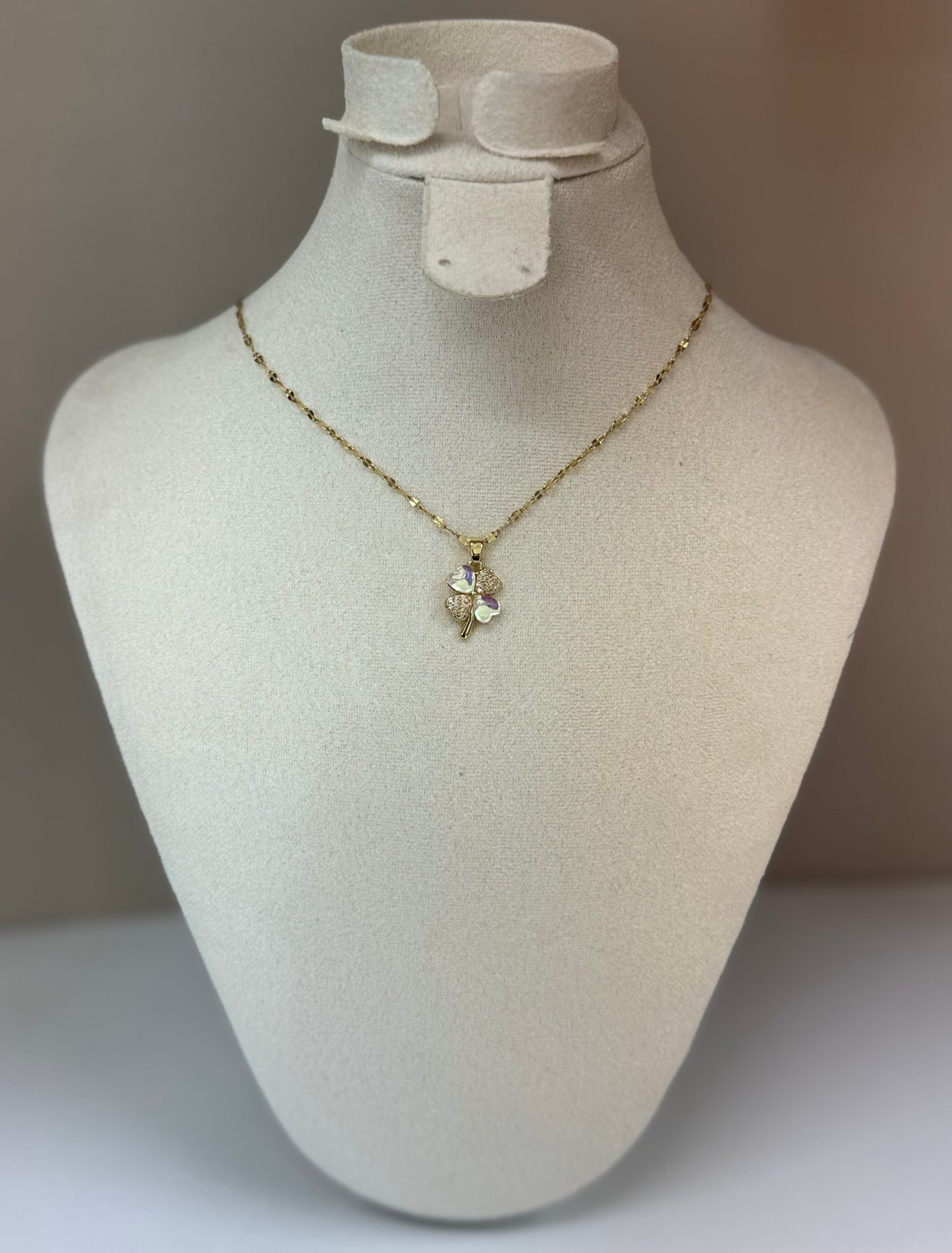 Collier Trèfle Opaline