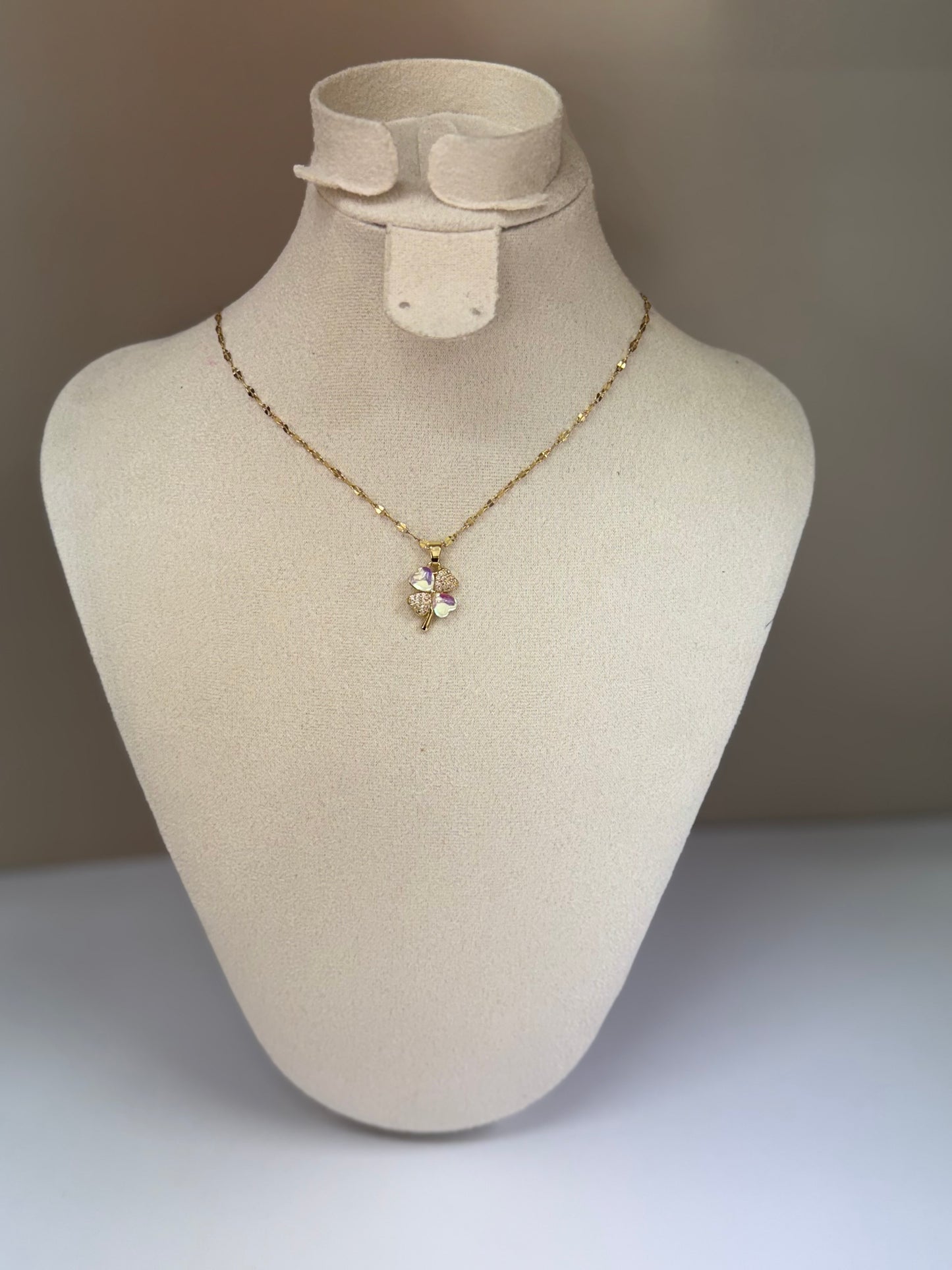 Collier Trèfle Opaline
