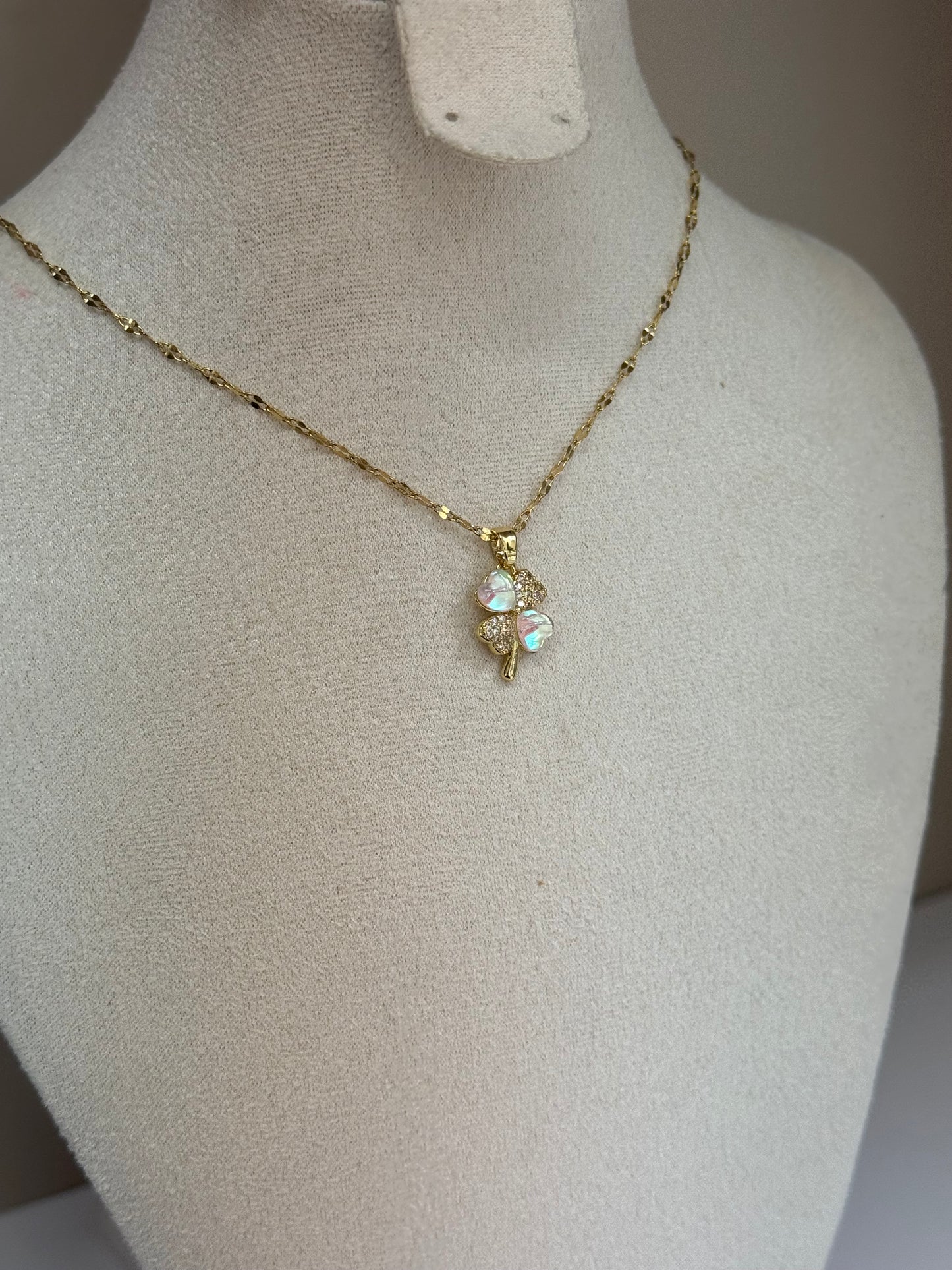 Collier Trèfle Opaline