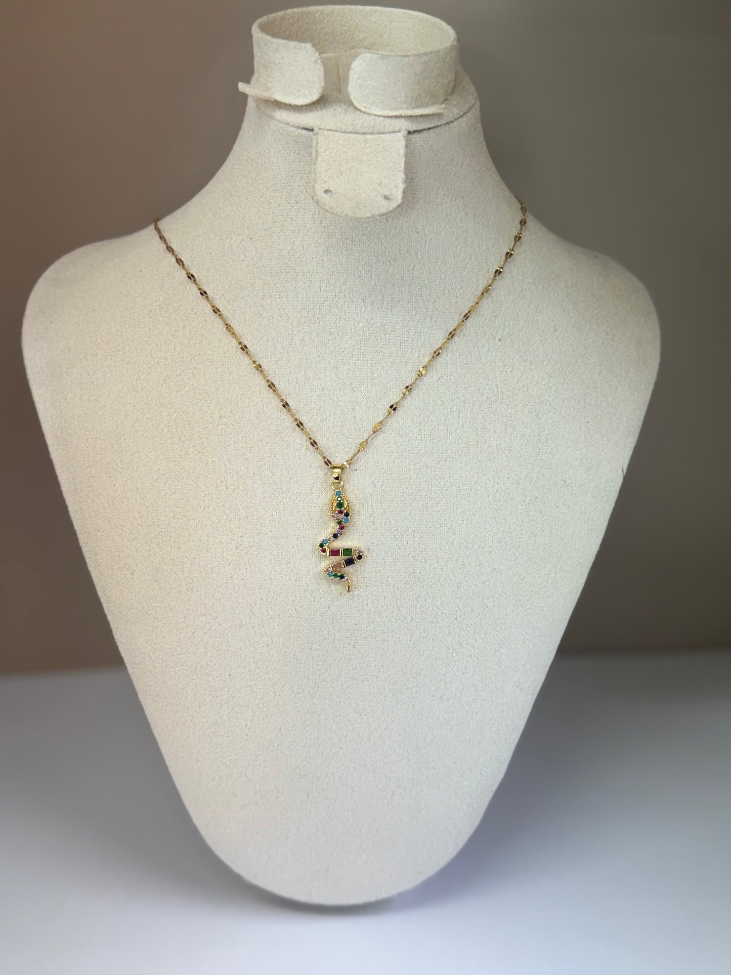 Collier Serpent Éclatant