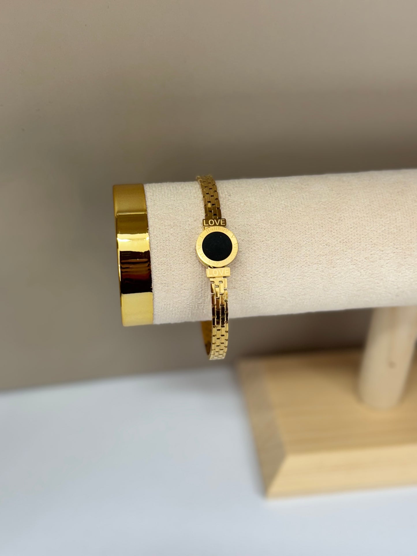 Bracelet Cercle Noir “LOVE”