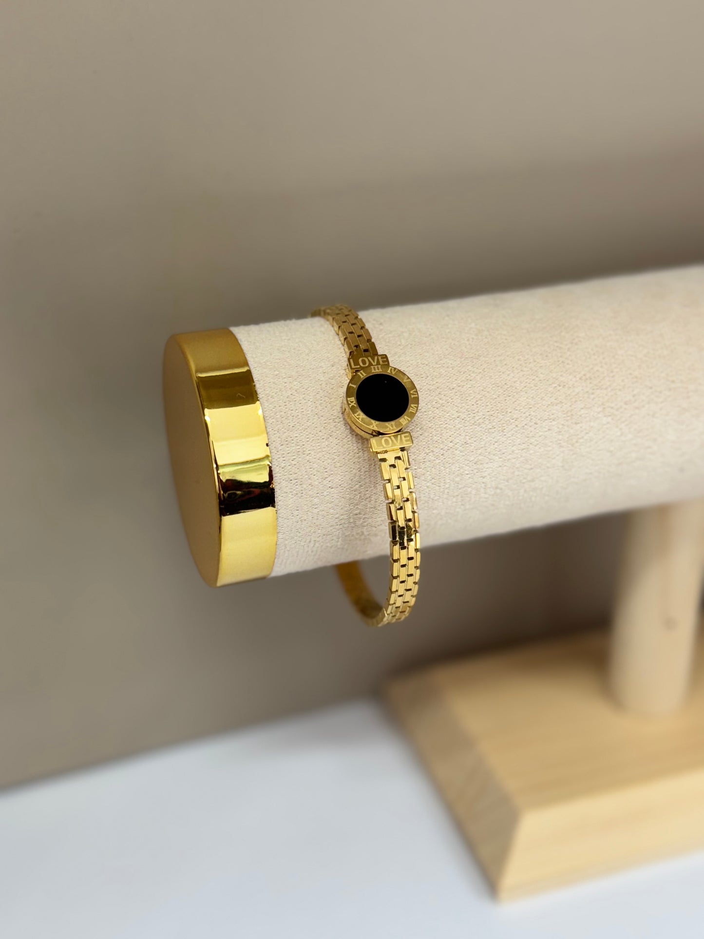 Bracelet Cercle Noir “LOVE”