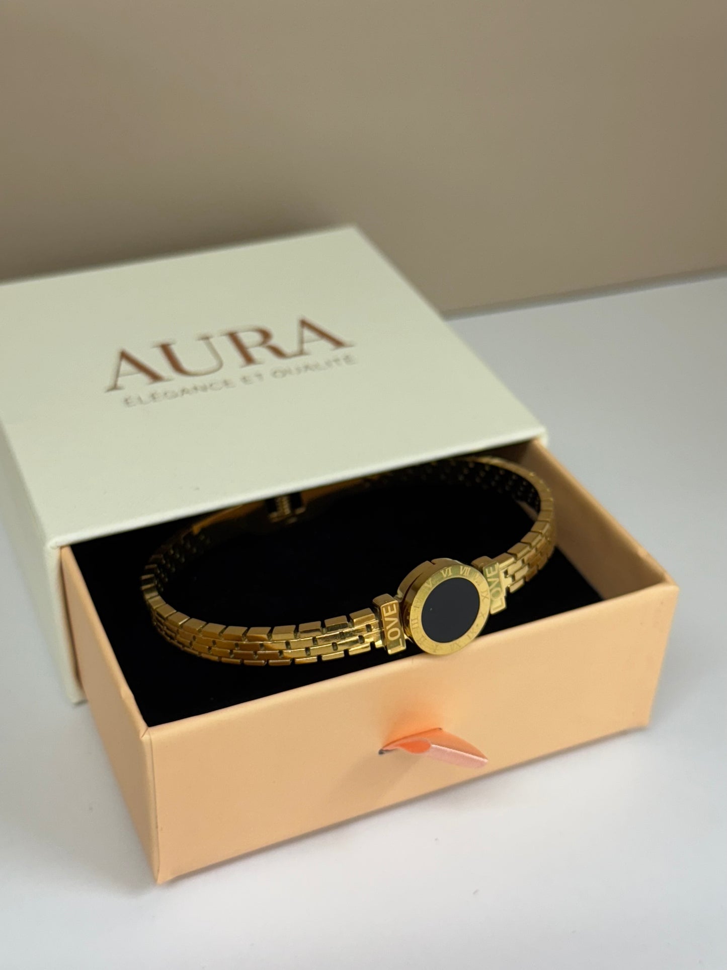Bracelet Cercle Noir “LOVE”