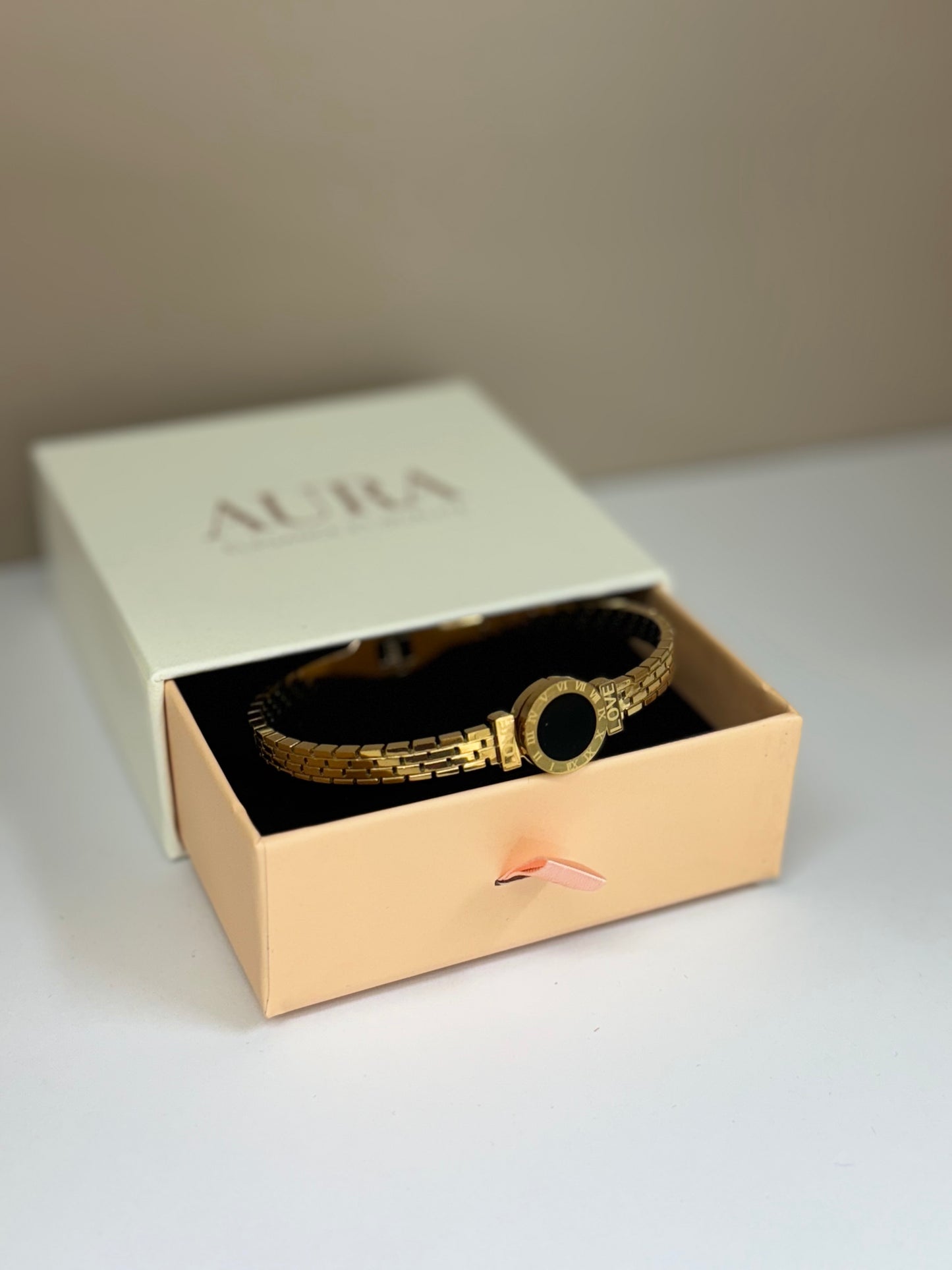 Bracelet Cercle Noir “LOVE”