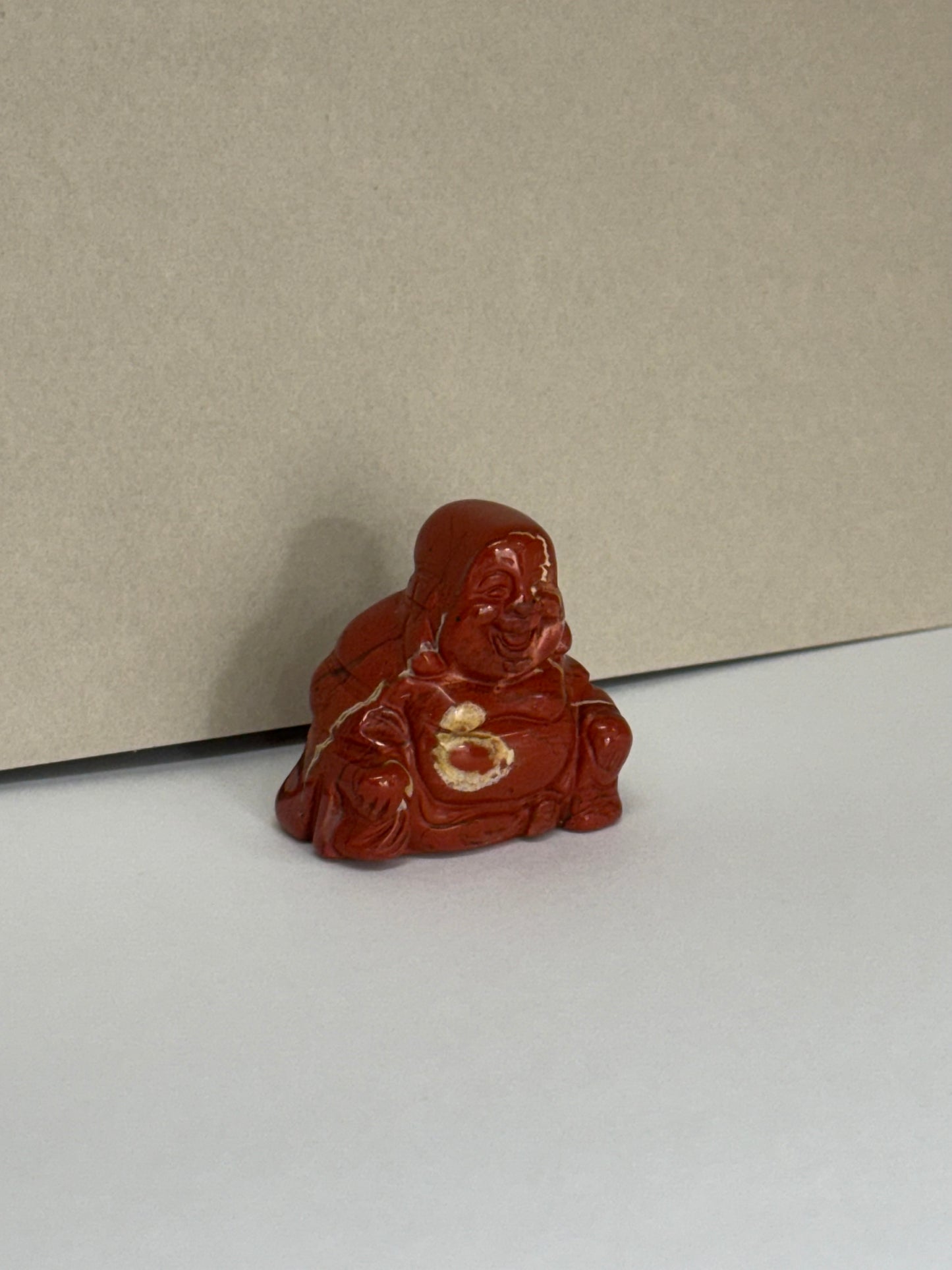 Statue de Bouddha Rieur – Jaspe Rouge