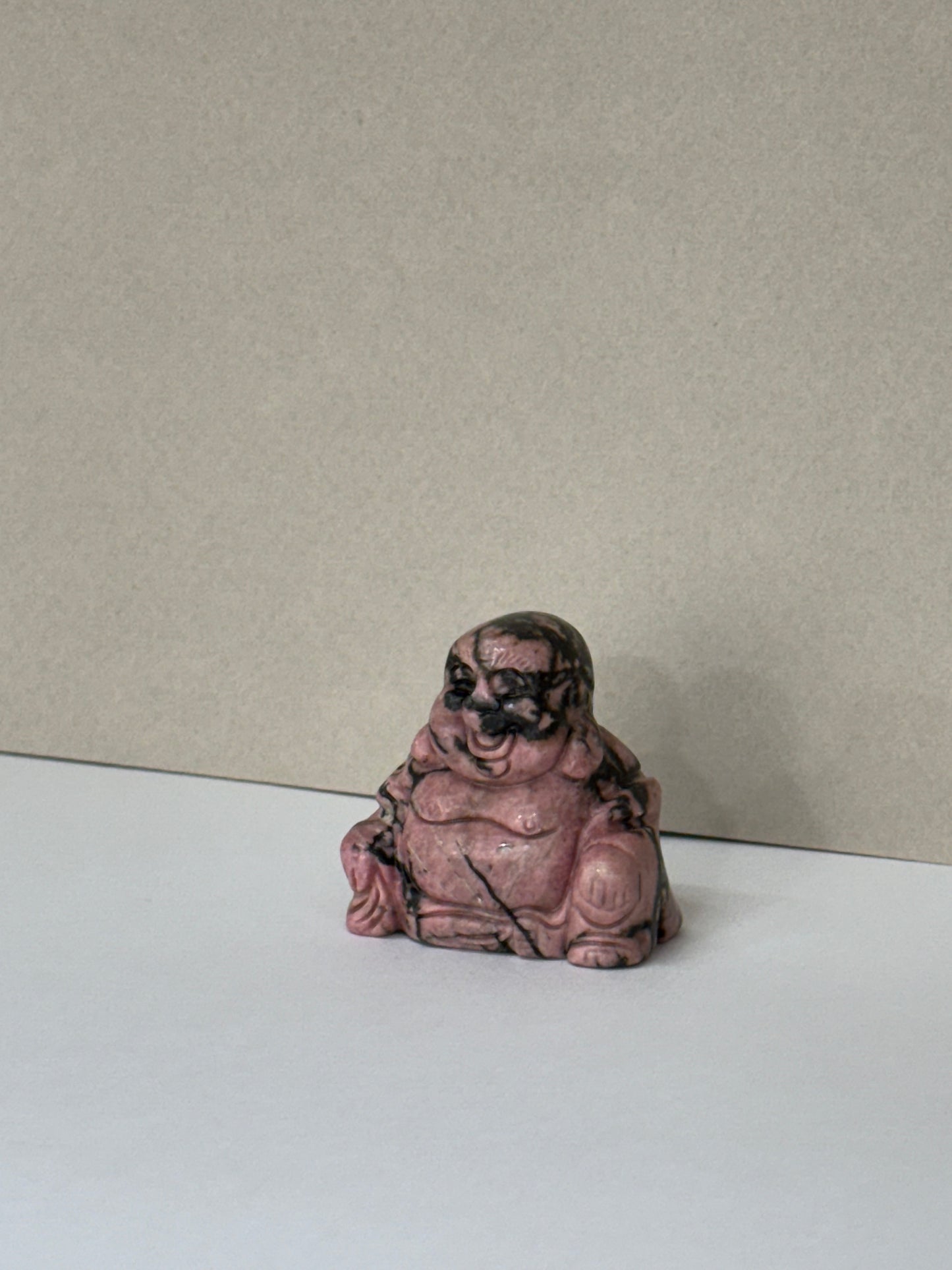 Statue de Bouddha Rieur – Rhodonite