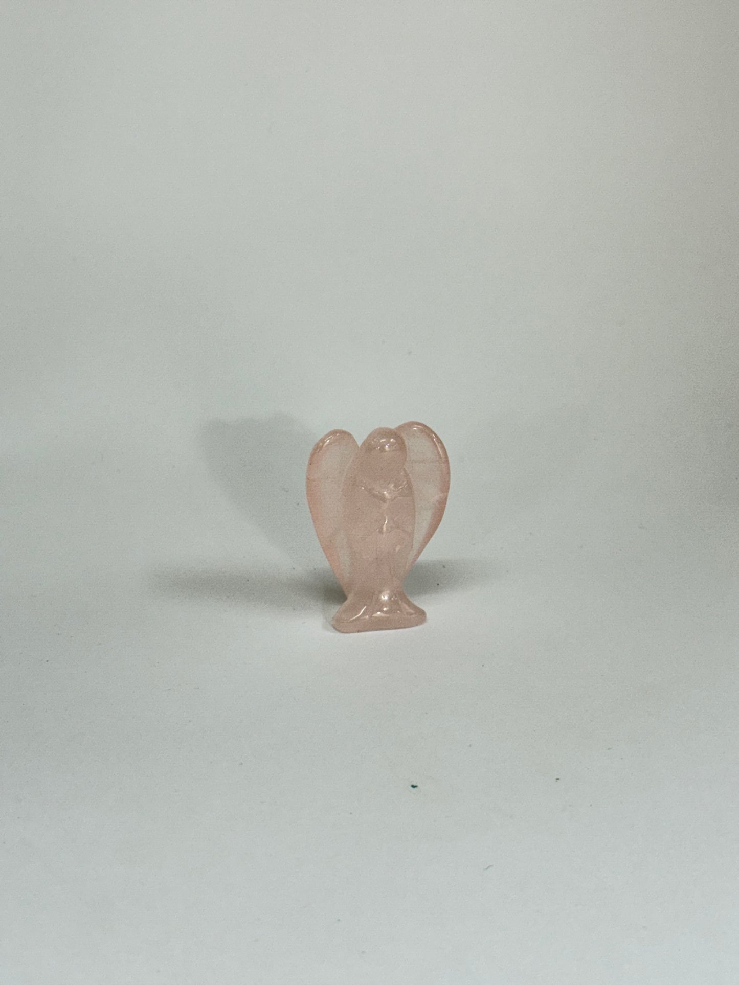 Ange en Quartz Rose – Figurine en pierre naturelle